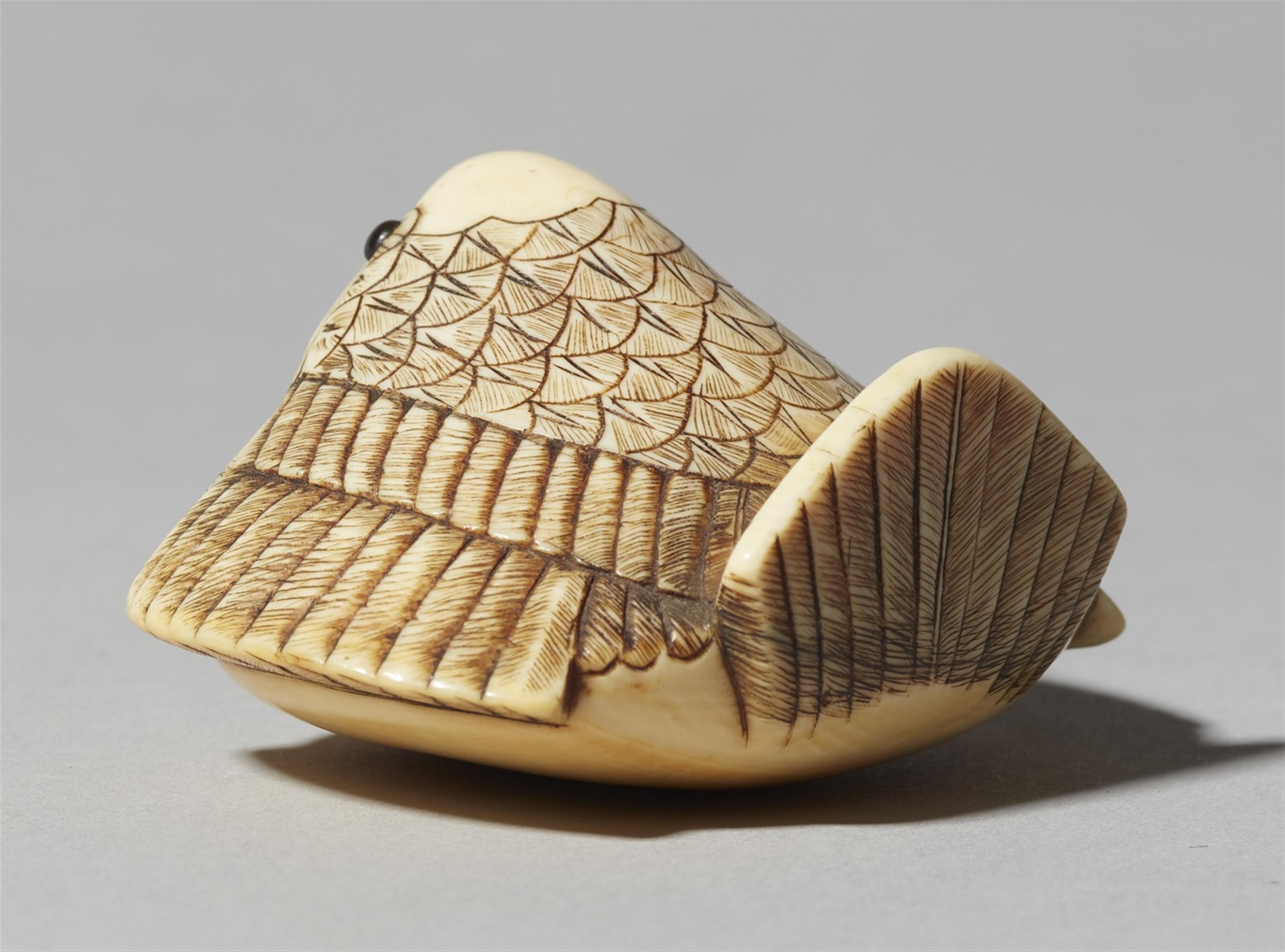 An ivory netsuke of a fukura suzume. Late 18th/19th century - image-2