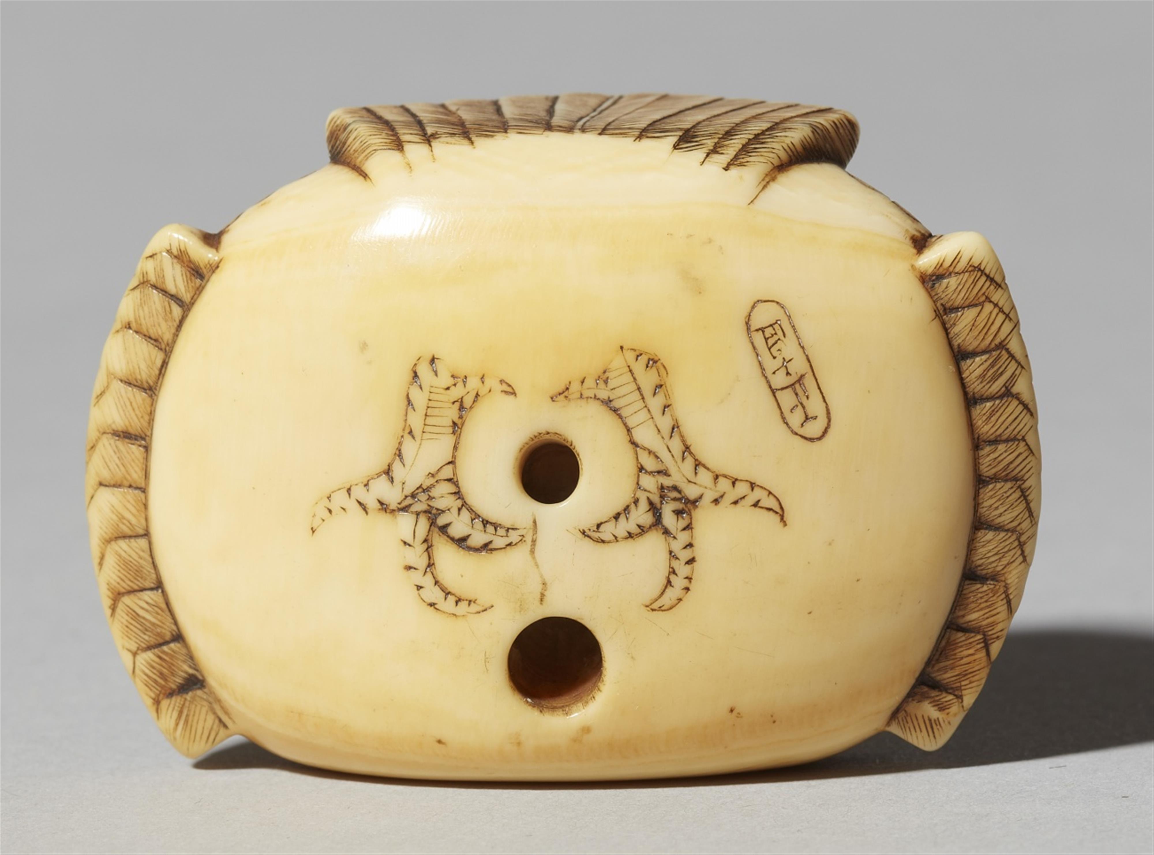 An ivory netsuke of a fukura suzume. Late 18th/19th century - image-3