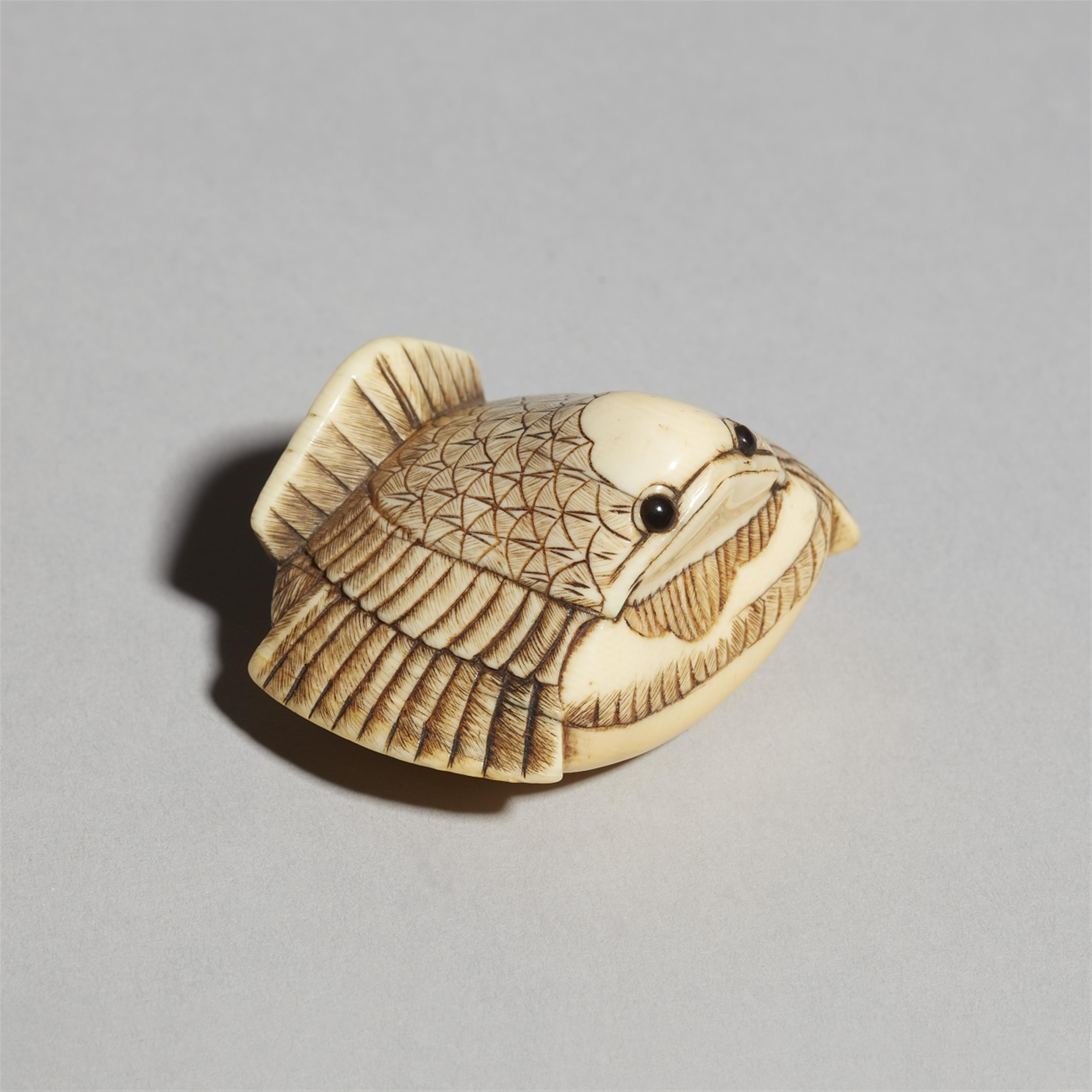 An ivory netsuke of a fukura suzume. Late 18th/19th century - image-1