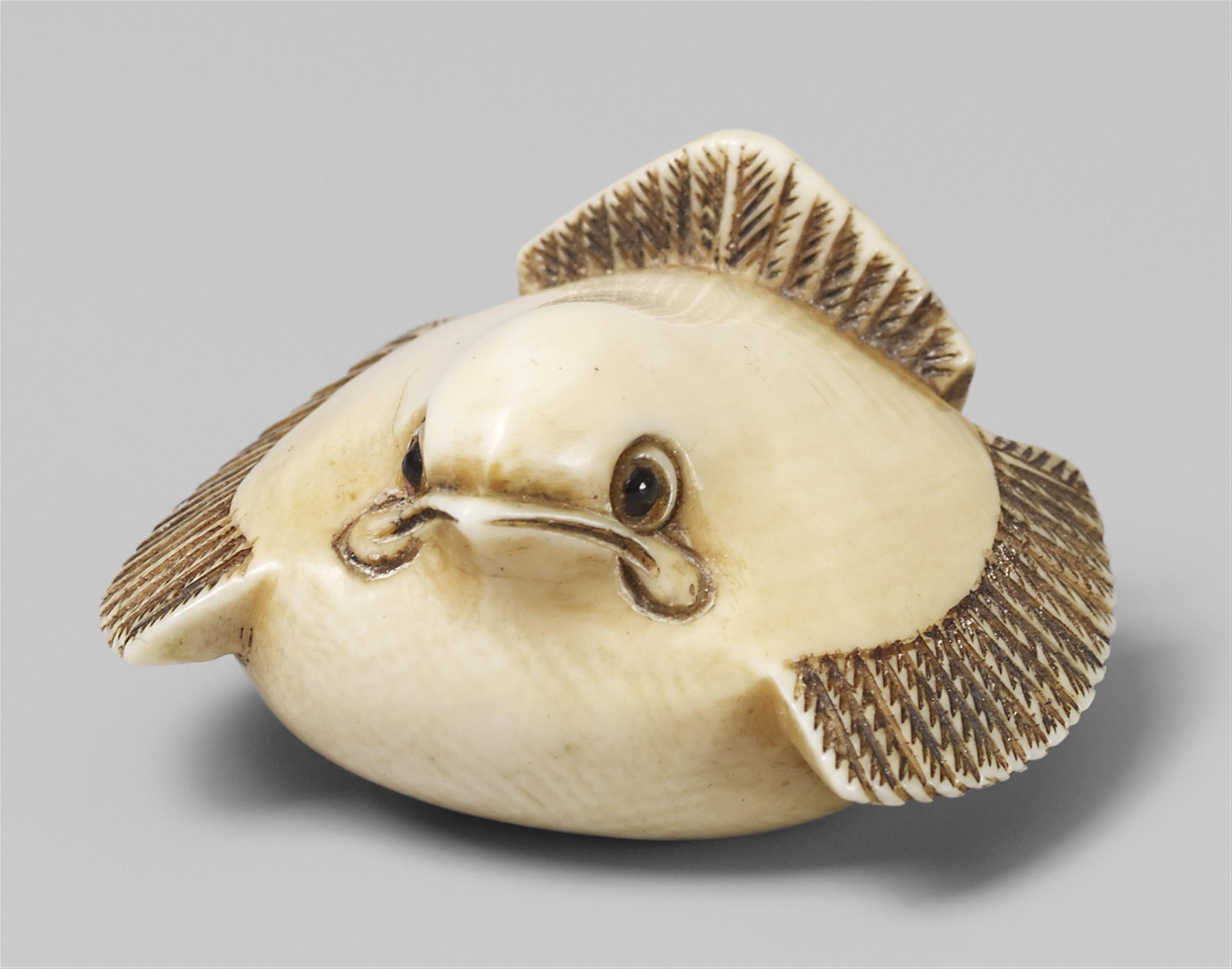 A Kyoto school ivory netsuke of a fukura suzume. Early 19th century - image-1