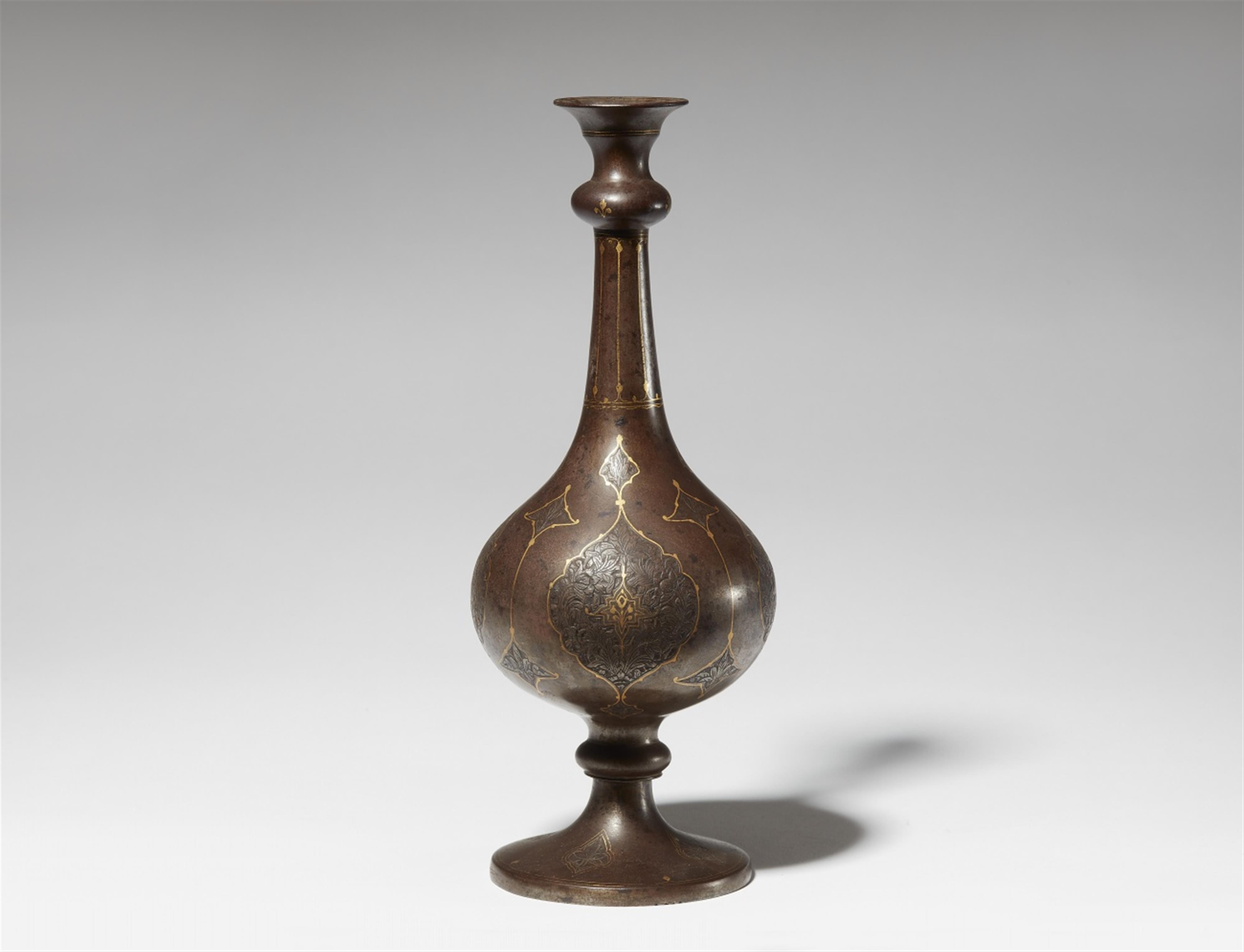 A Mughal bronze rosewater sprinkler. 19th century - image-1