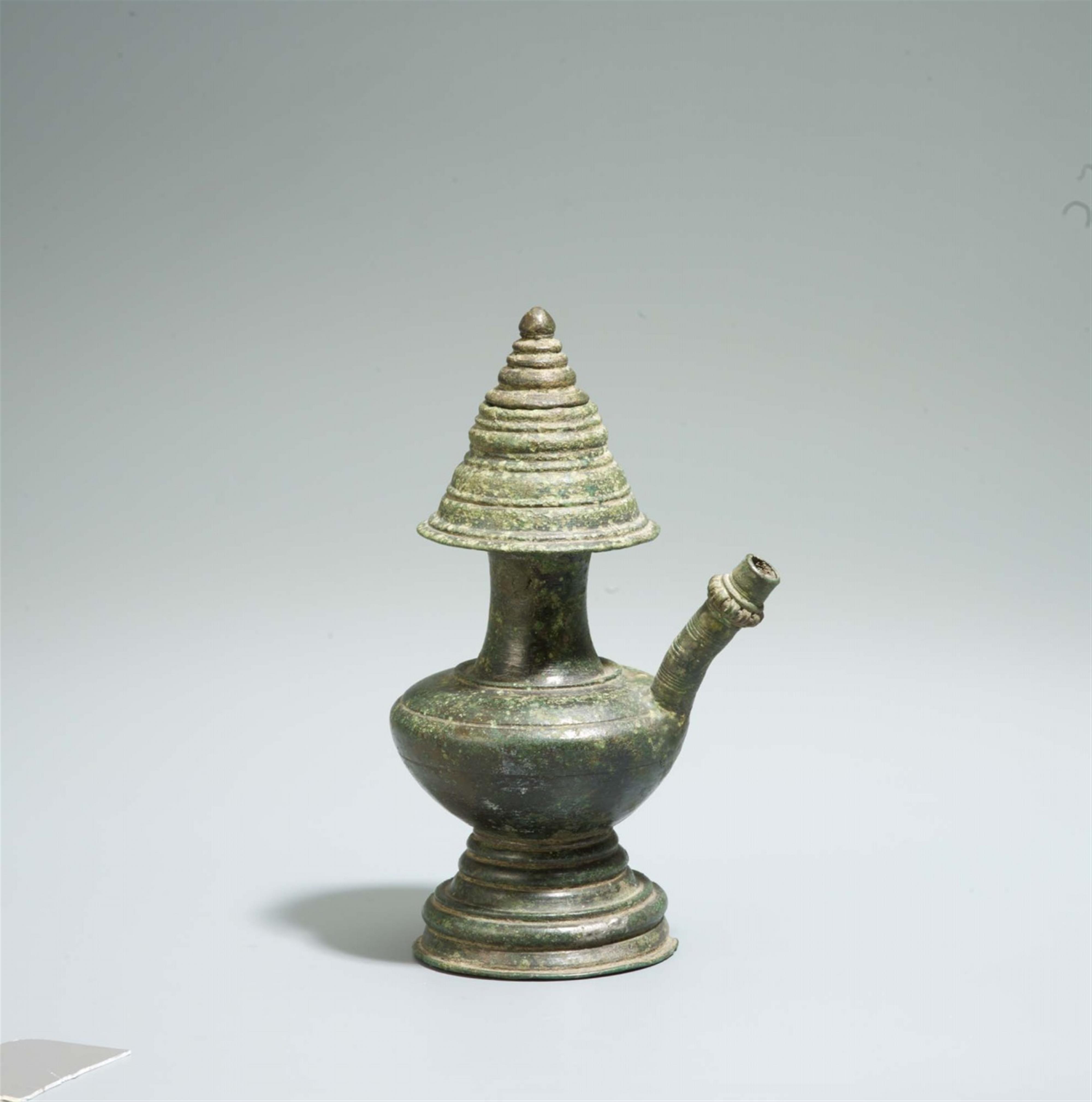 A Khmer bronze ewer. Cambodia. 12th/13th century - image-1