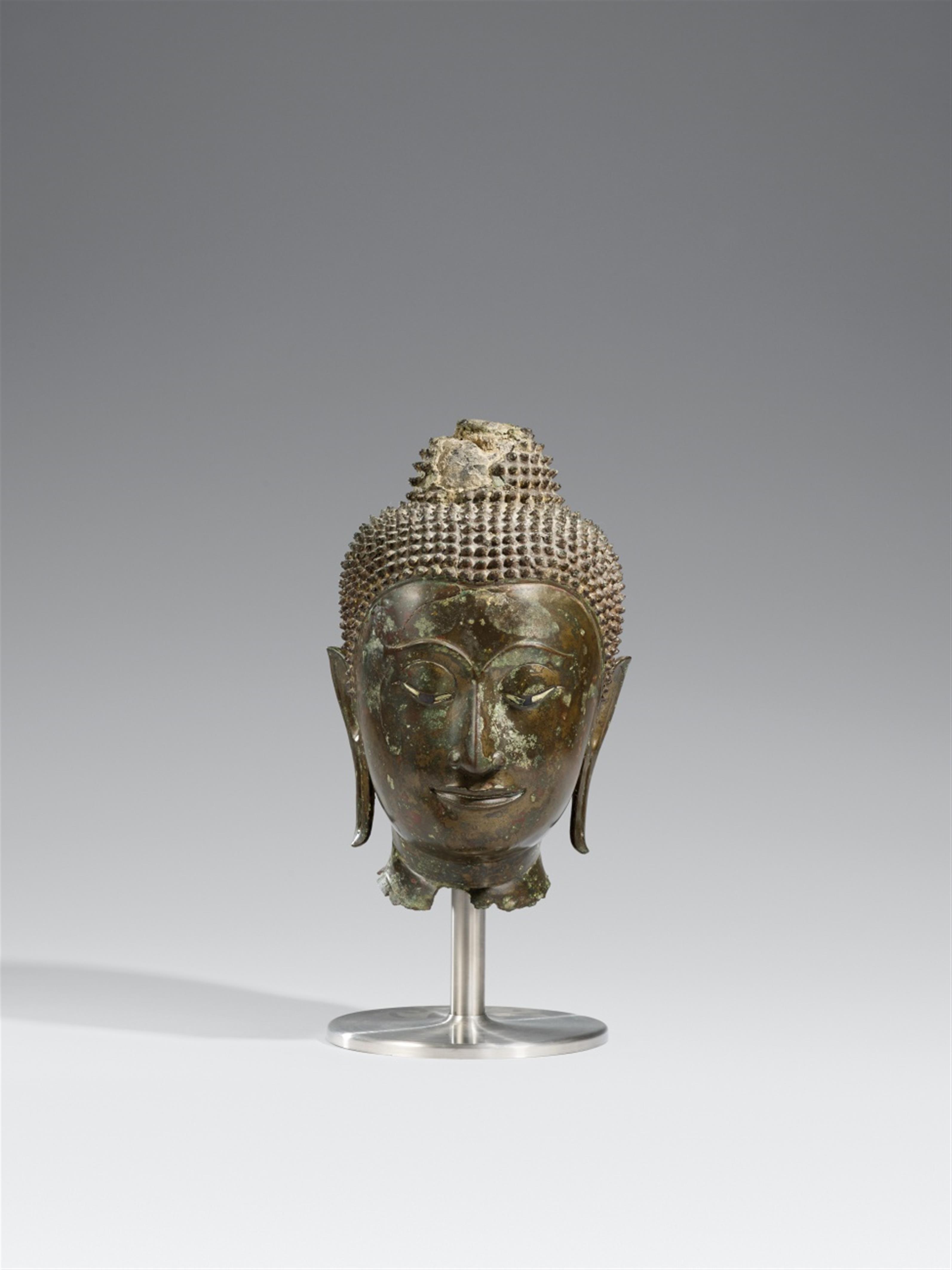 A Sukhothai bronze head of Buddha. 15th century - image-1