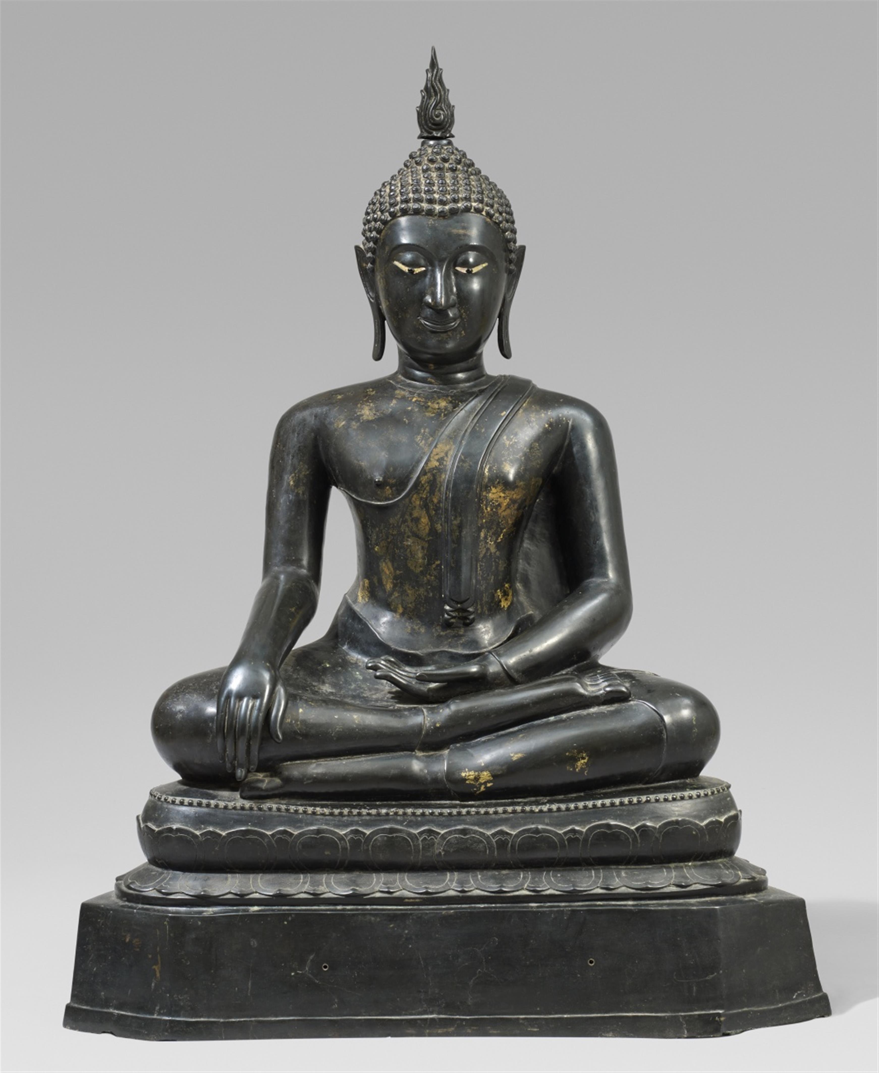 A very large Sukhothai style bronze figure of Buddha Shakyamuni. Thailand. 19th century - image-1