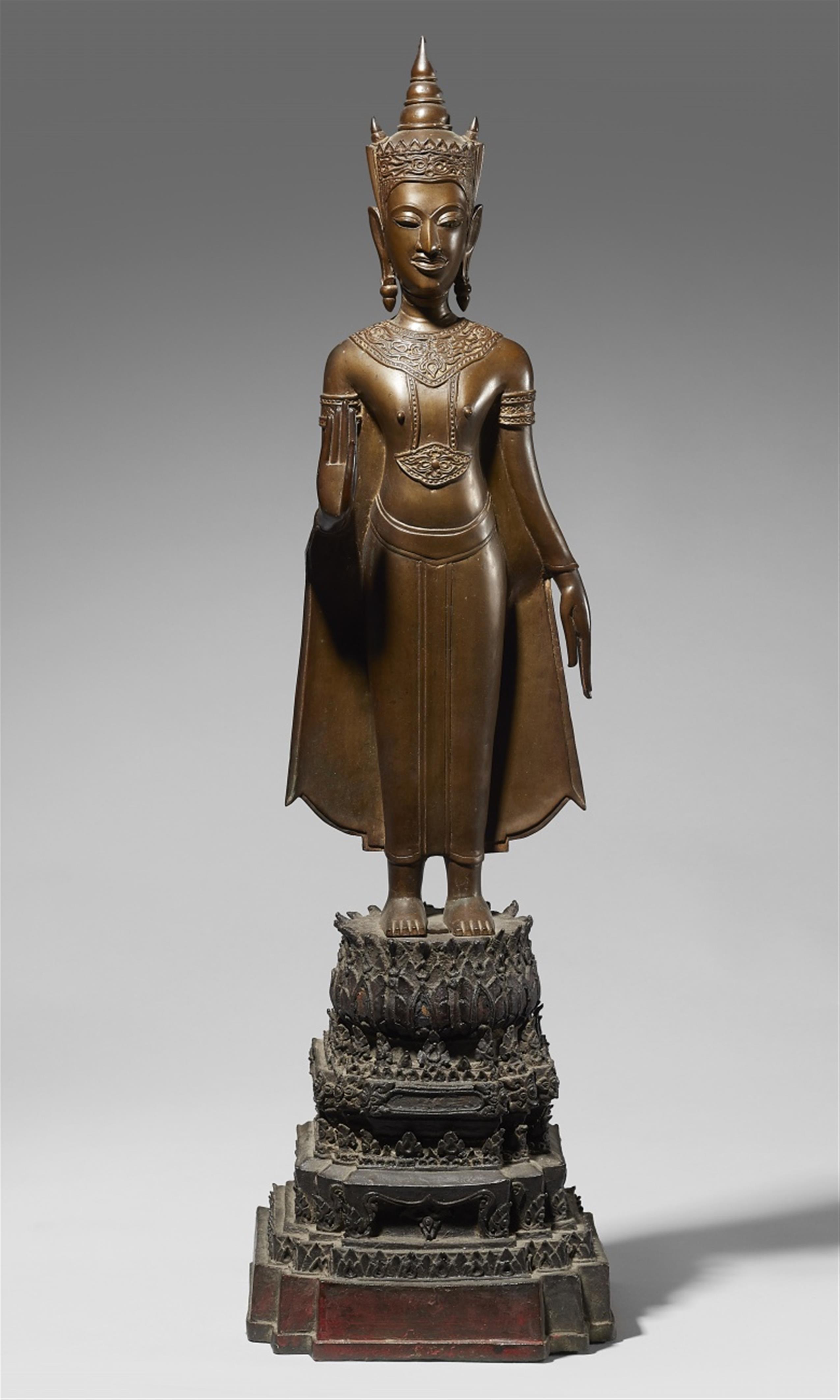 An Ayutthaya bronze figure of a crowned Buddha. Thailand. 17th/18th century - image-1