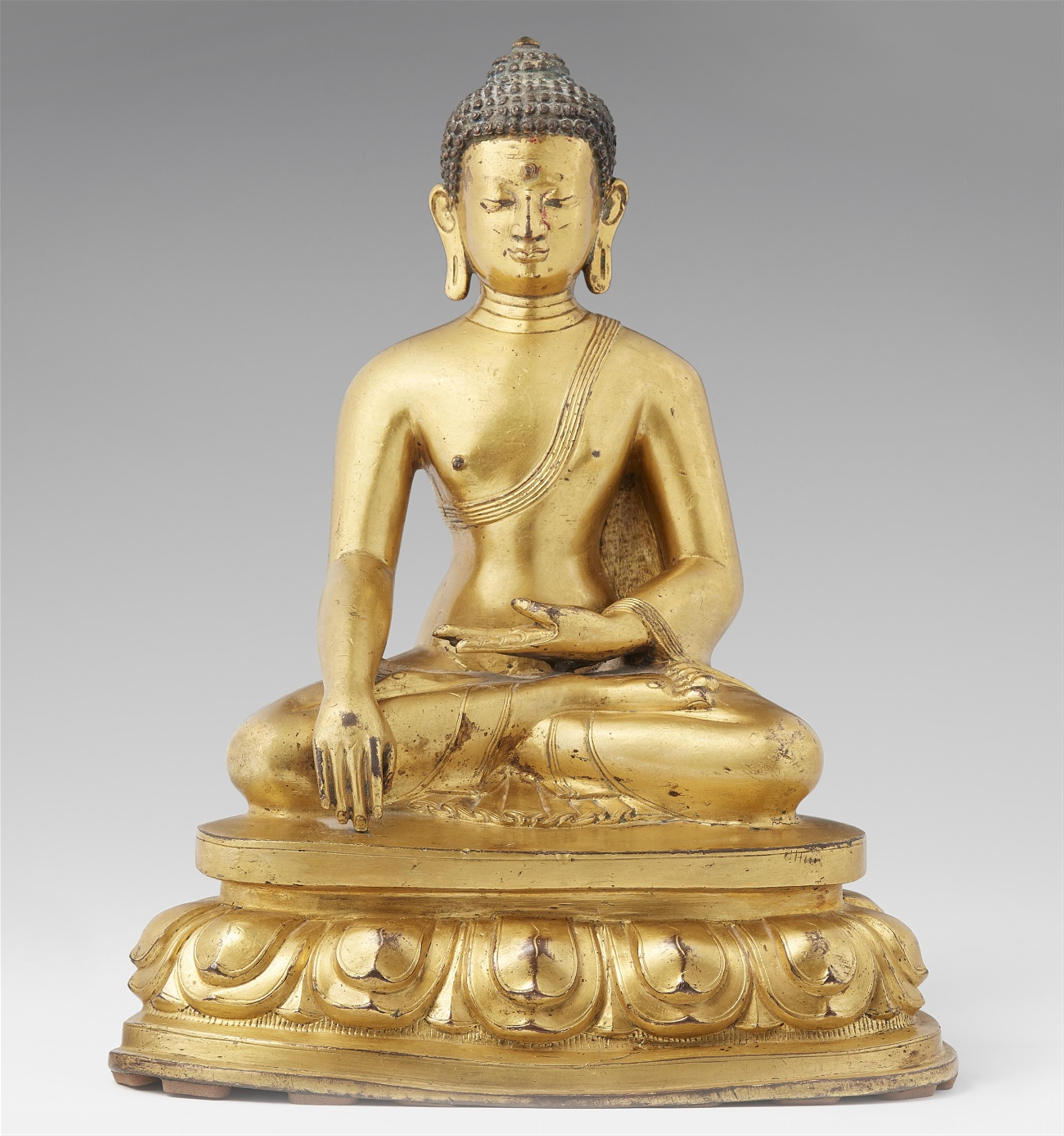 Buddha Shakyamuni. Feuervergoldete Bronze. Tibet. 18. Jh. - image-1