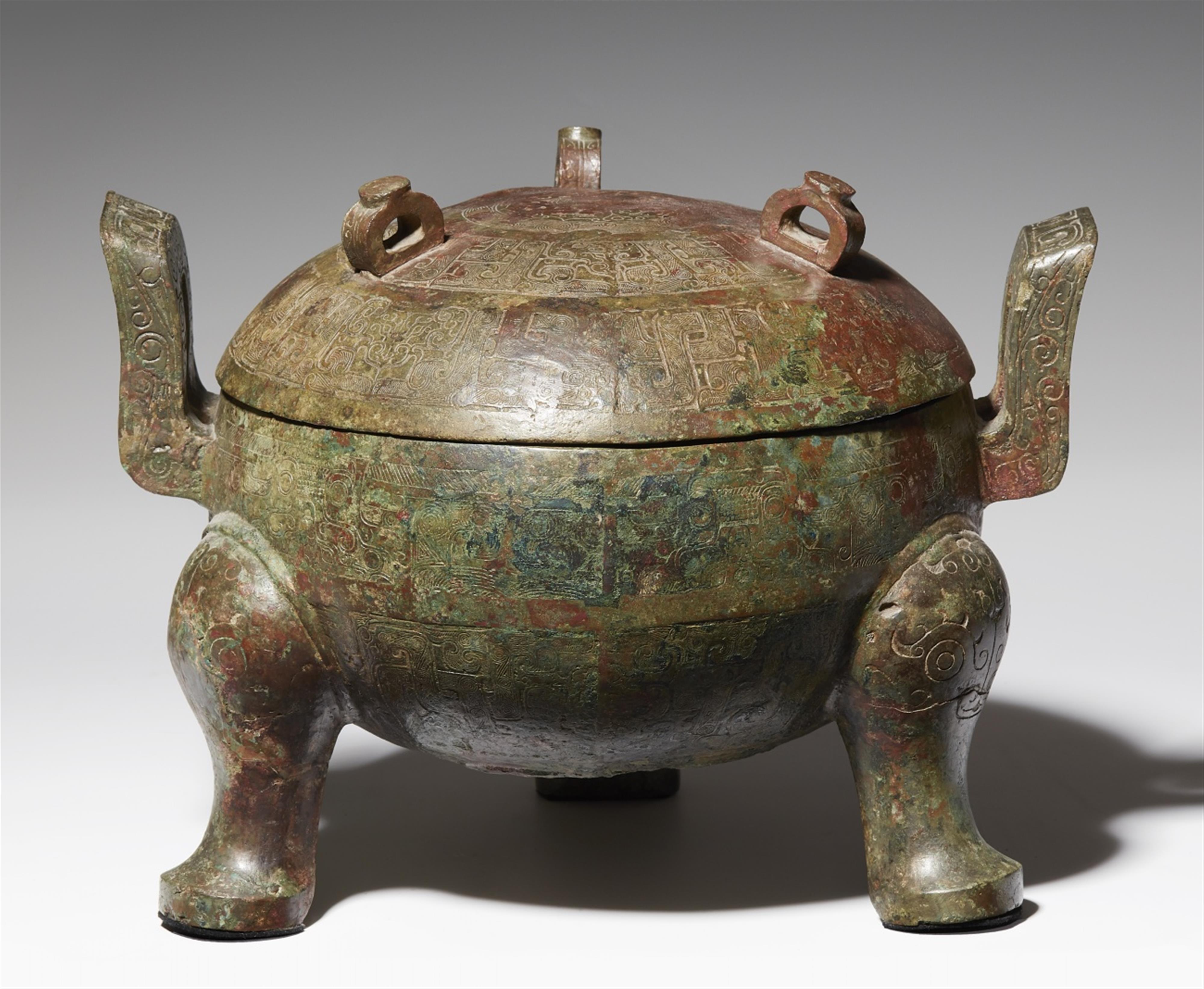 A large bronze tripod ritual food vessel (ding) and cover. North-central China, Shanxi/Henan provinces. Eastern Zhou/late Spring and Autumn period, 5th century BC - image-1