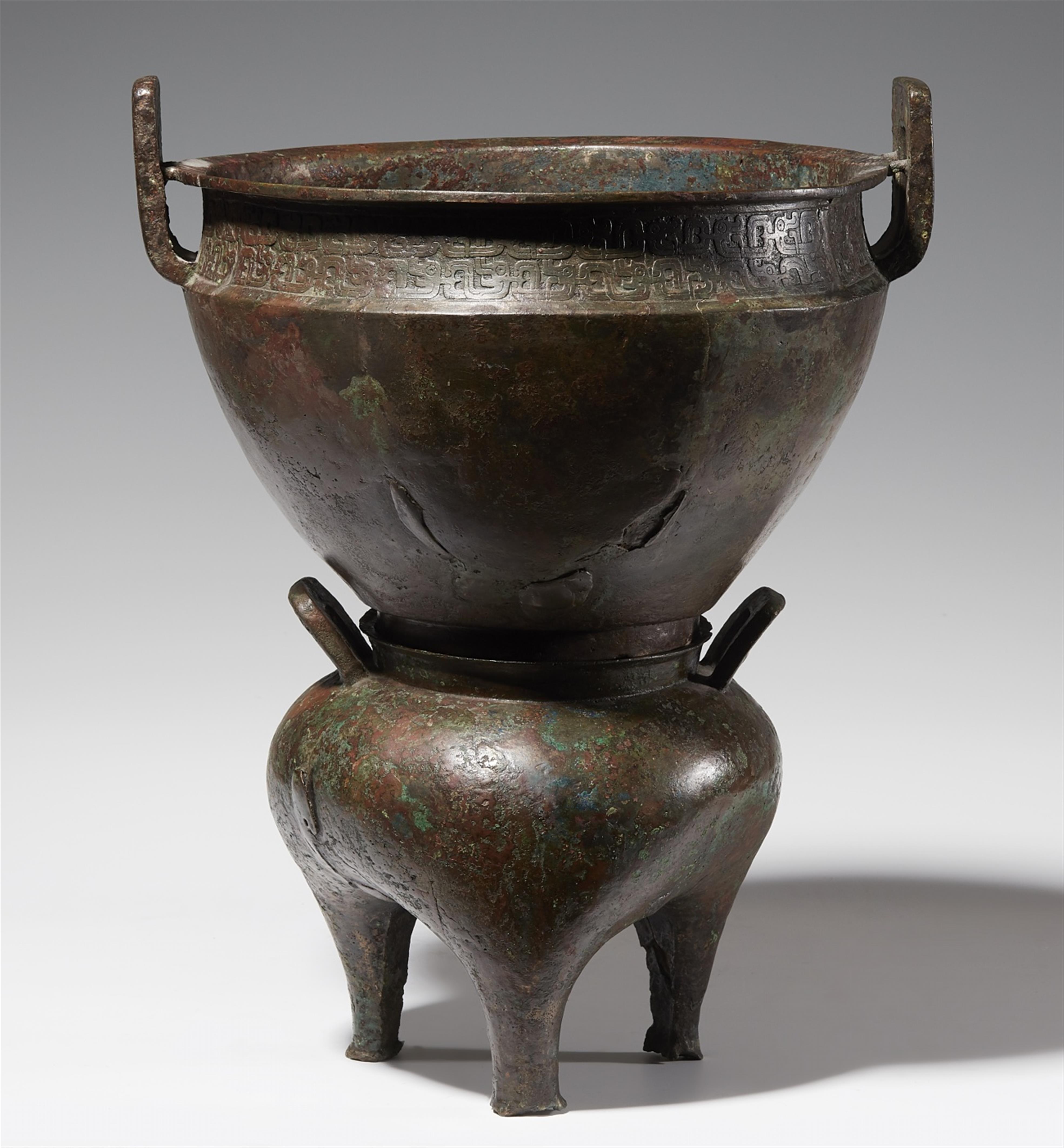 A two-part bronze food vesssel (xian or yan). Western Zhou dynasty (11th century-771 BC) - image-1