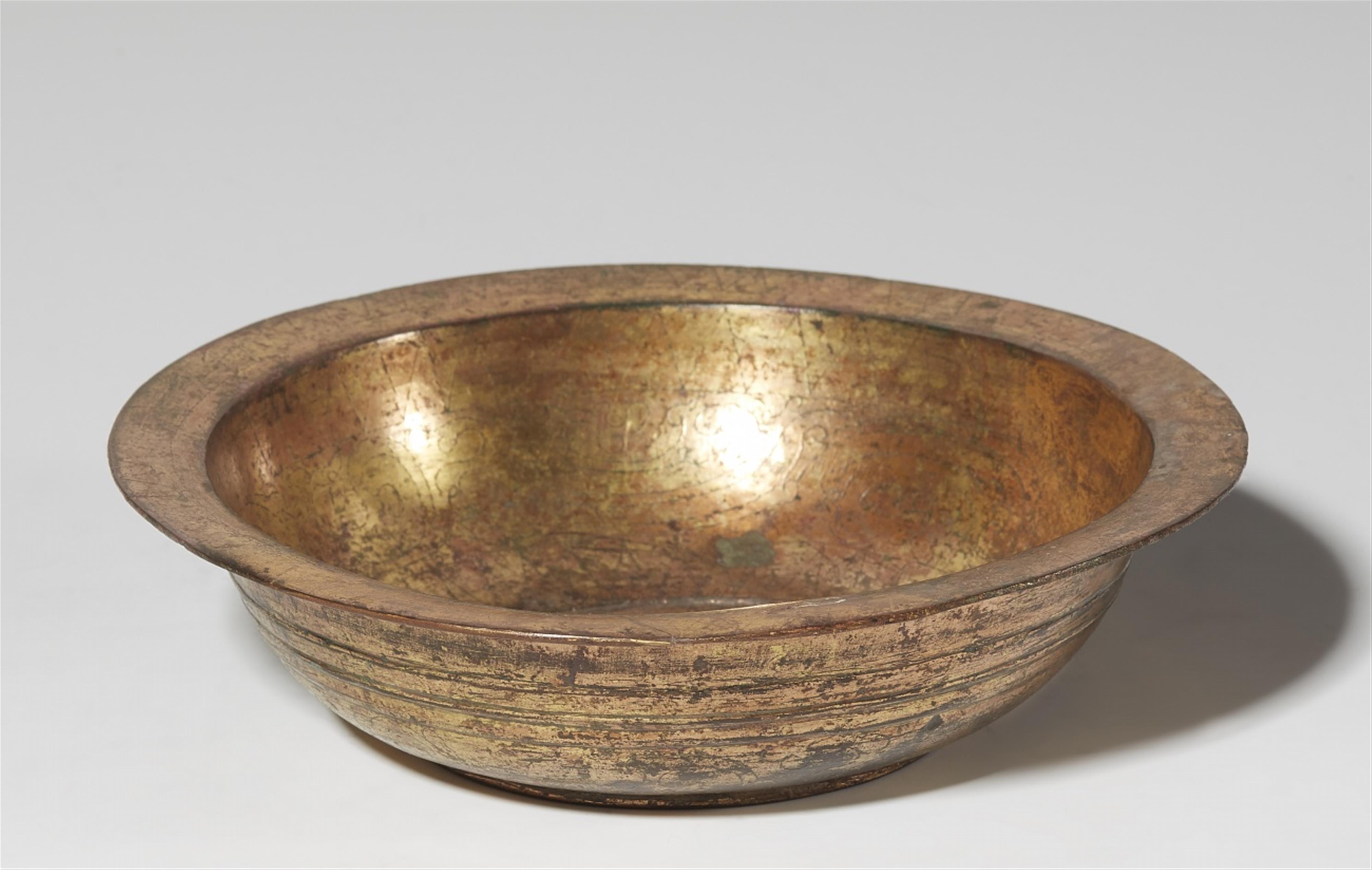 Kleines Becken. Vergoldete Bronze. Zhou-Zeit - image-1