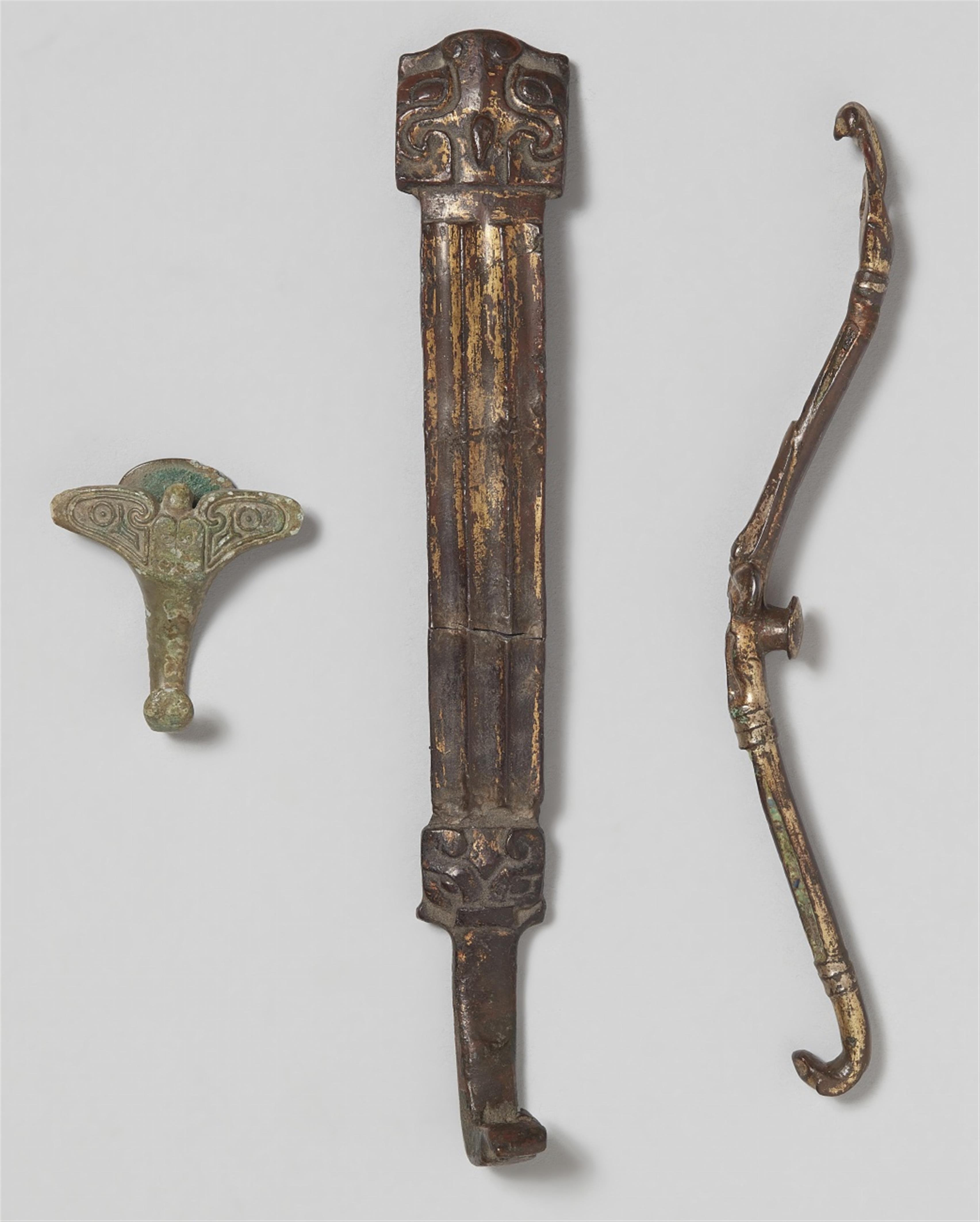 Three bronze garment hooks, Warring States period, 3rd/4th century BC - image-1