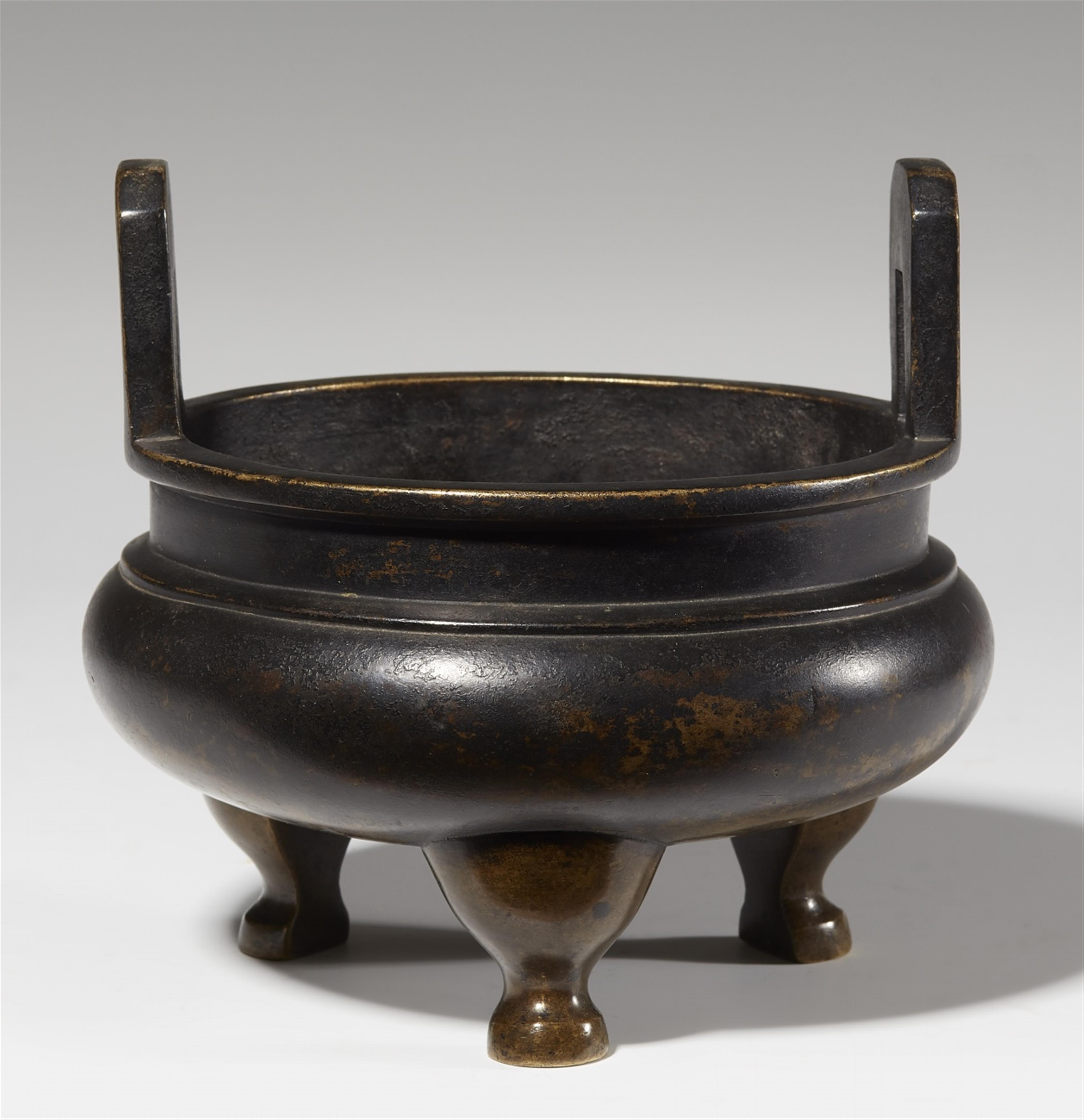 A bronze incense burner. Qing dynasty, 17th/18th century - image-1