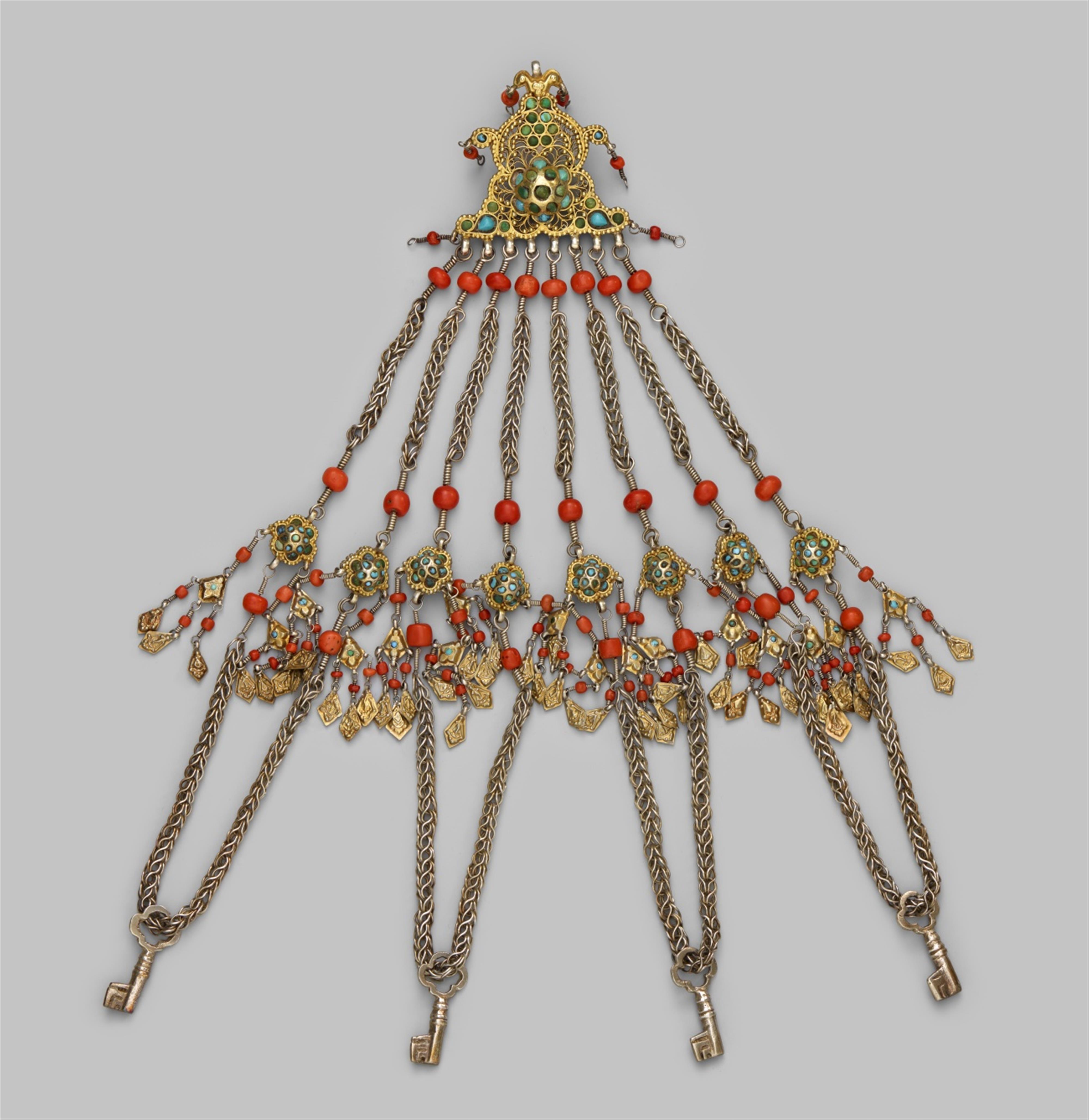 A Uzbekistan bridal jewellery of gilt silver and with corals and turquoises. Chiwa, Chwarezm. Late 19th century - image-1