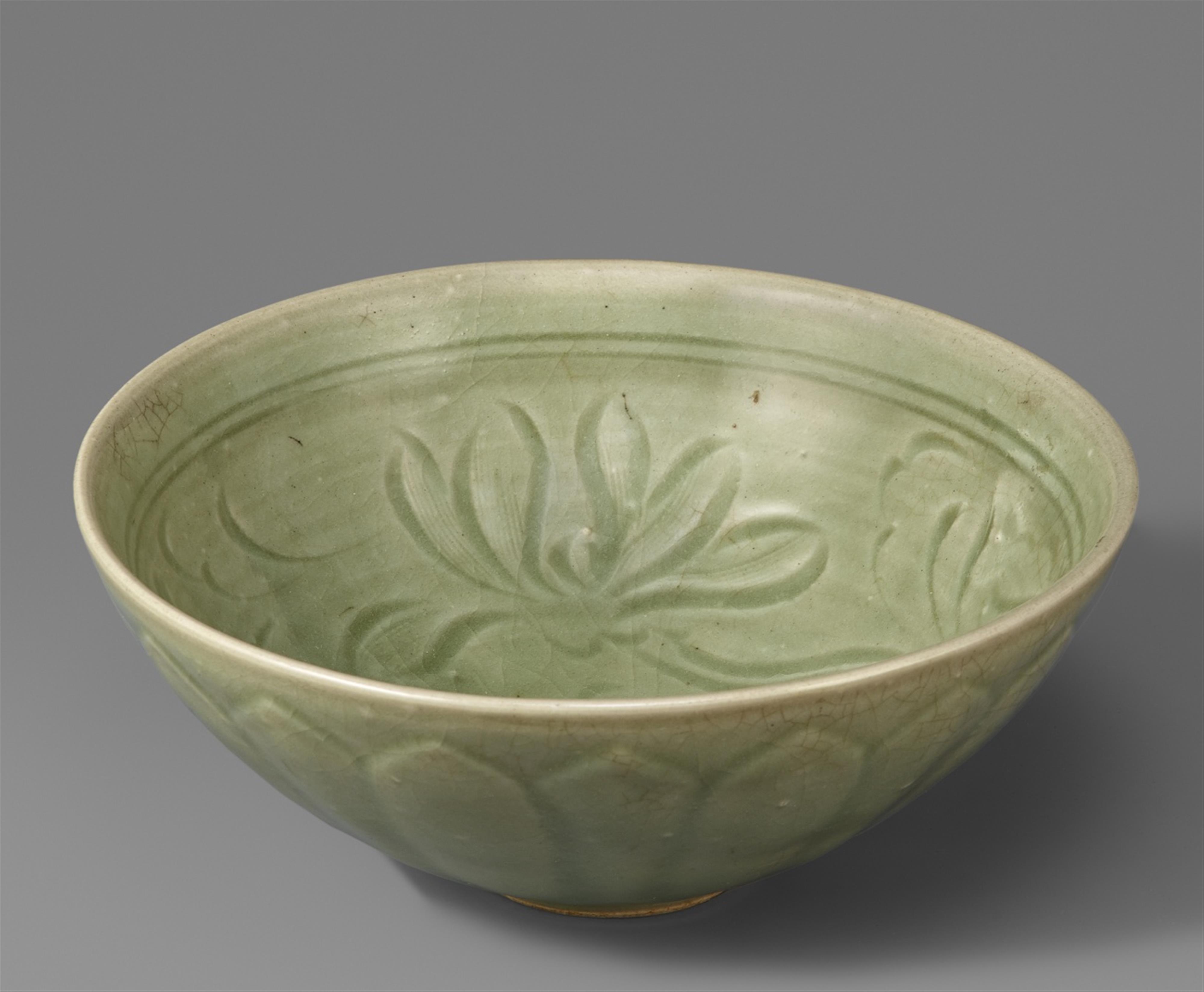 A celadon carved bowl. 15th century - image-1