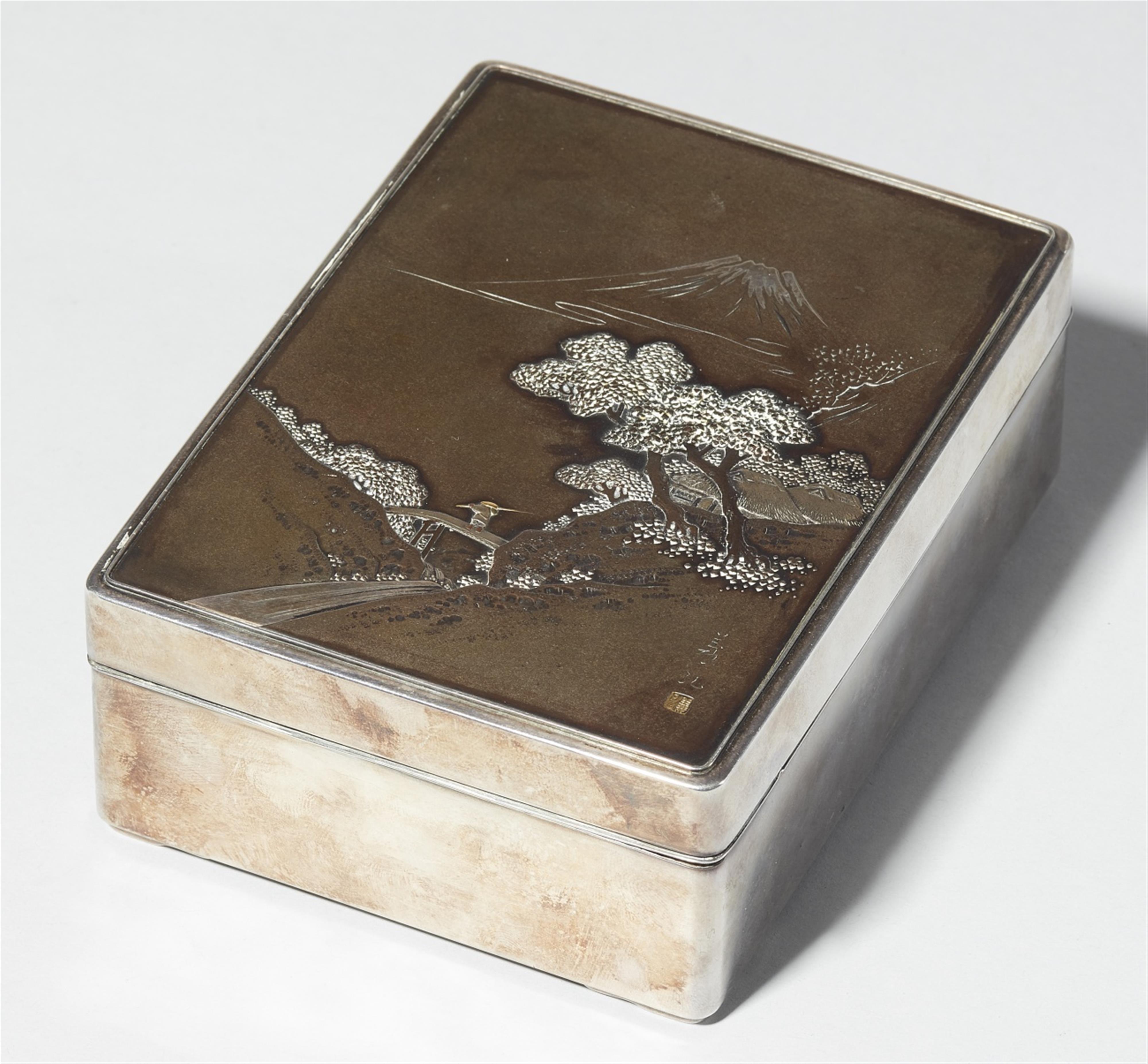 A silver and black-lacquered wood cigarette box. Around 1900 - image-1