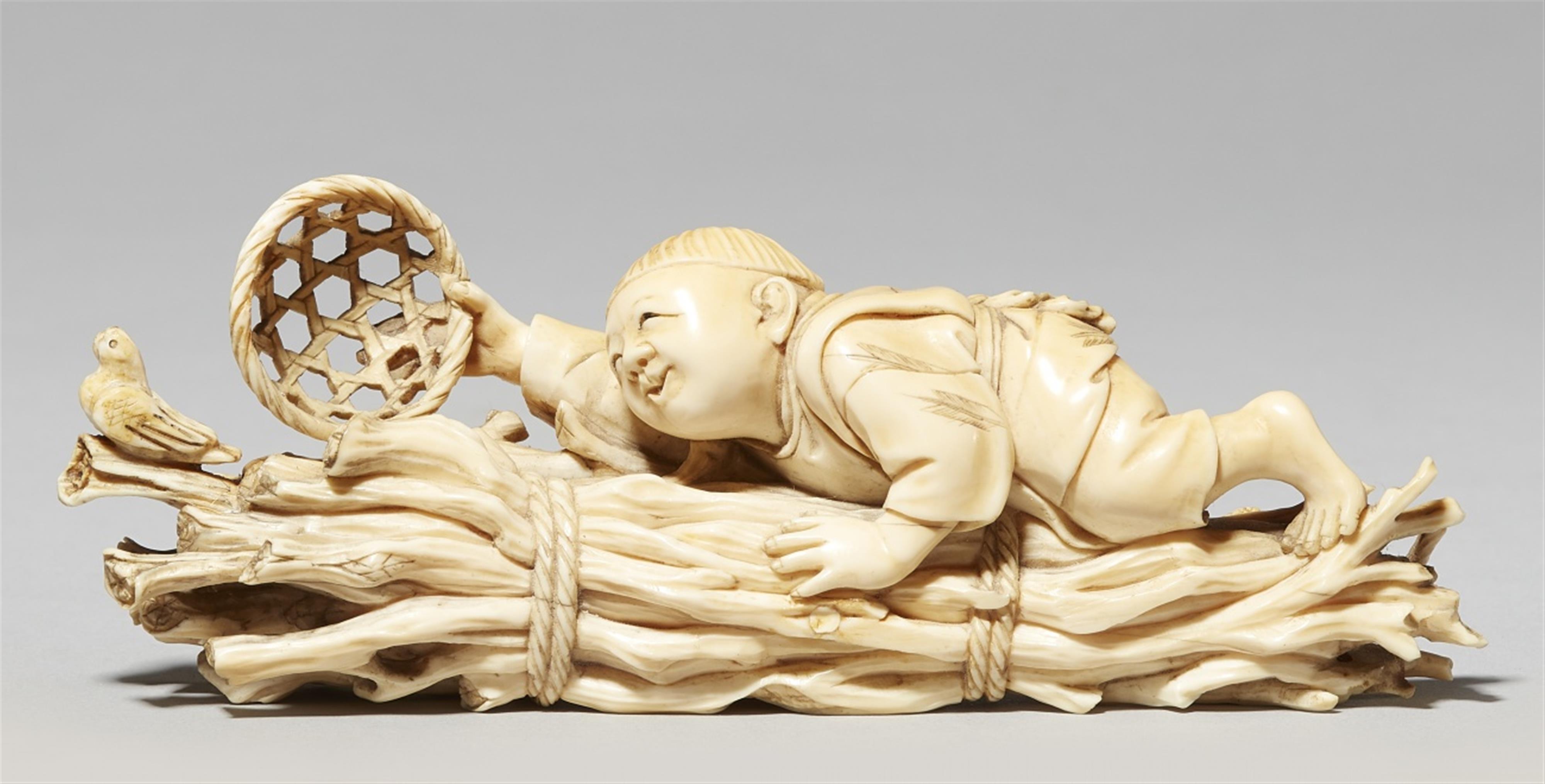 An ivory okimono of a boy. Late 19th century - image-1