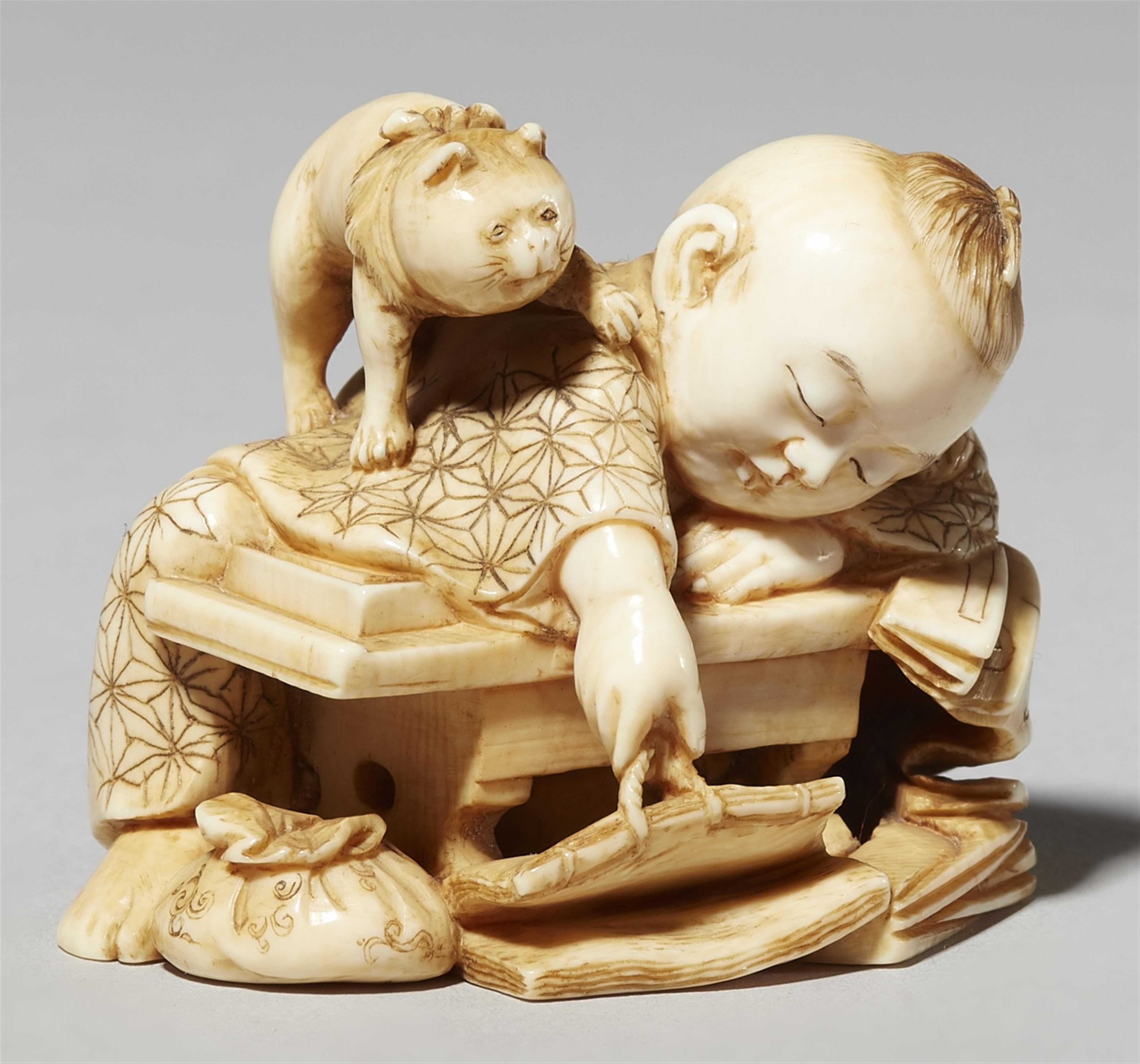 An ivory okimono of a sleeping boy. Late 19th century - image-1