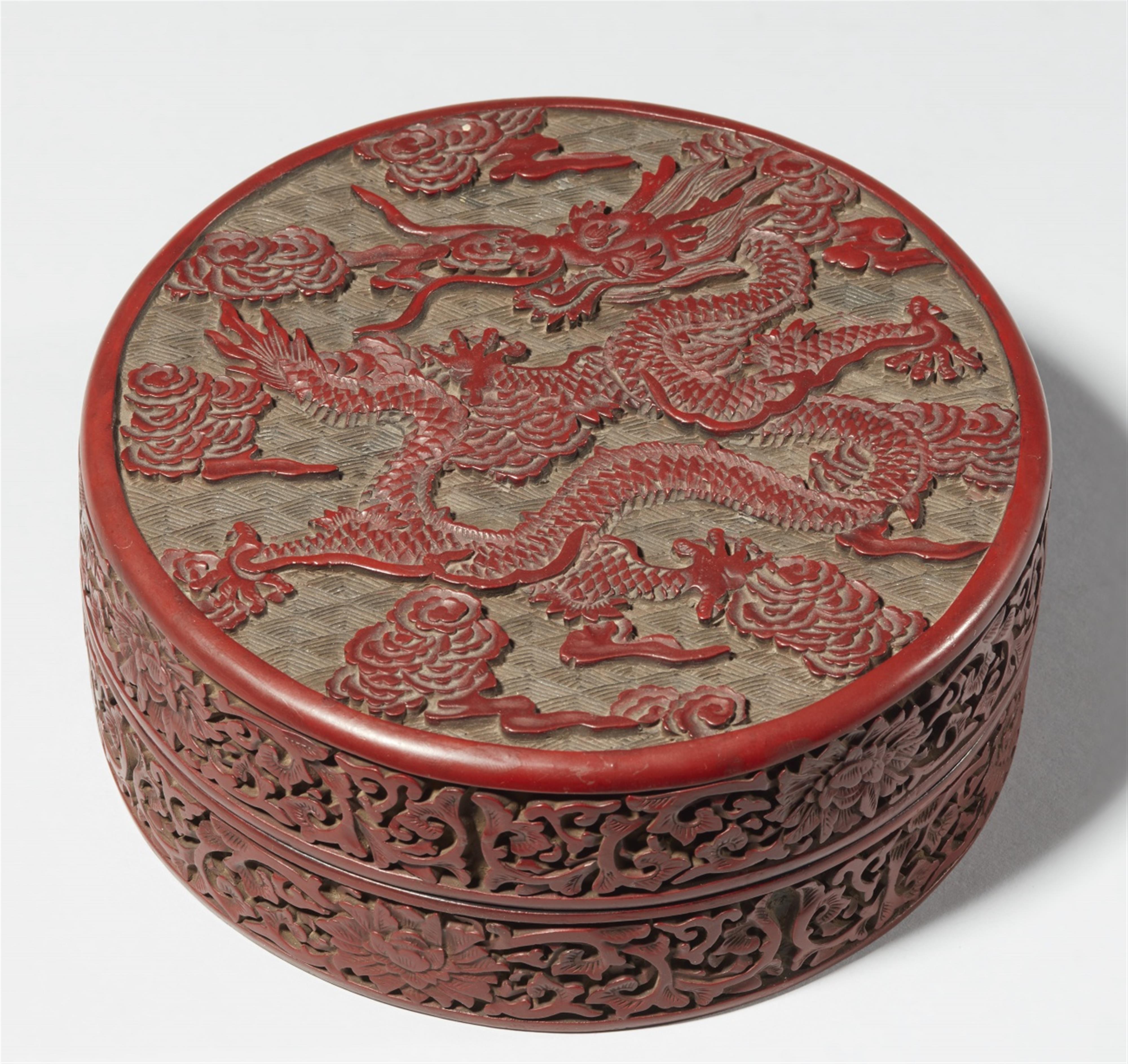 A circular carved red lacquer box. 19th century - image-1