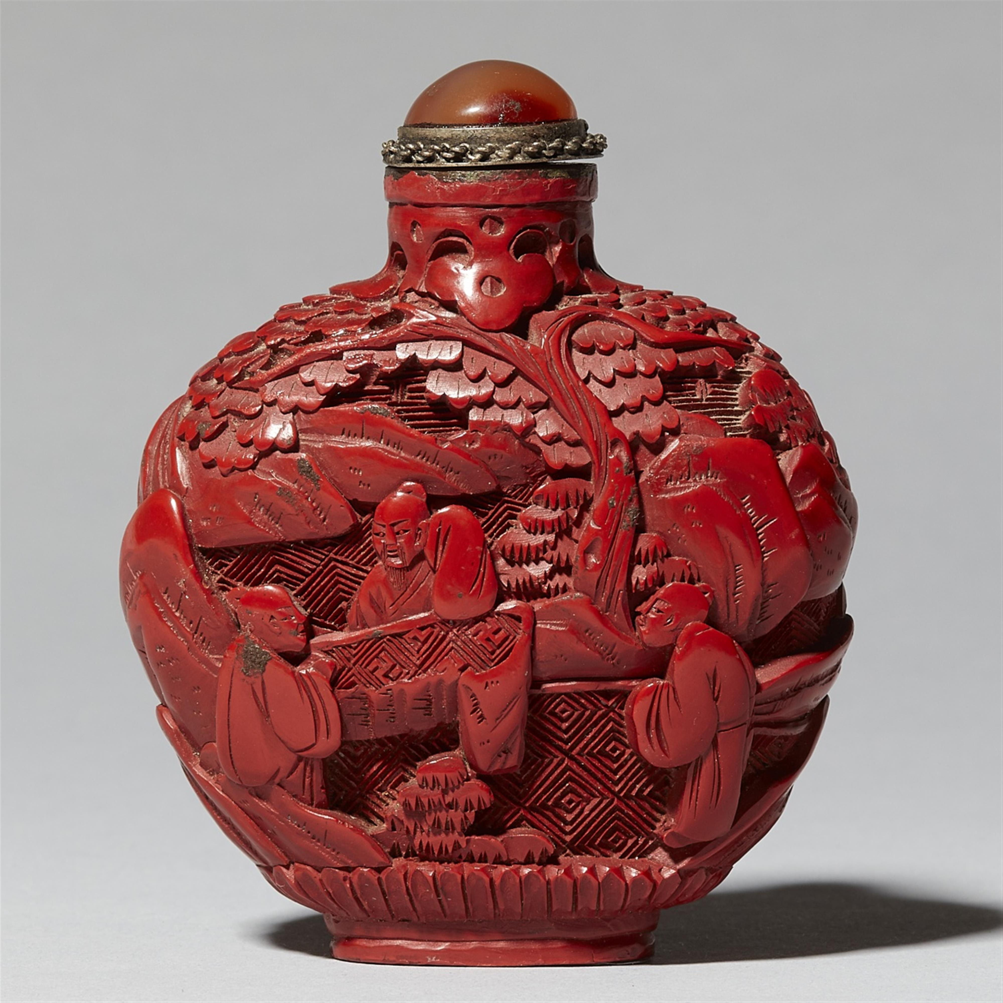 A carved red lacquer snuff bottle. 19th century - image-1