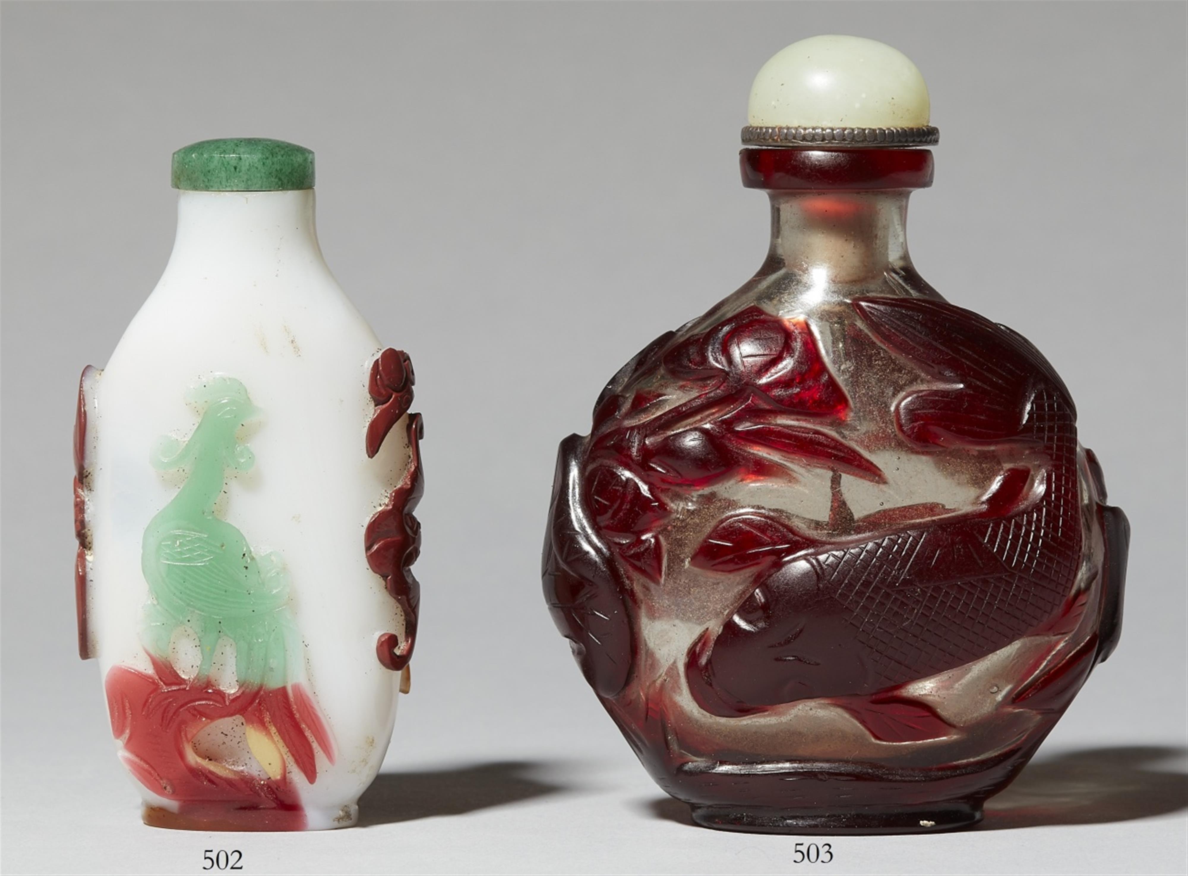 A glass snuff bottle with five-colour overlay. 19th century - image-1