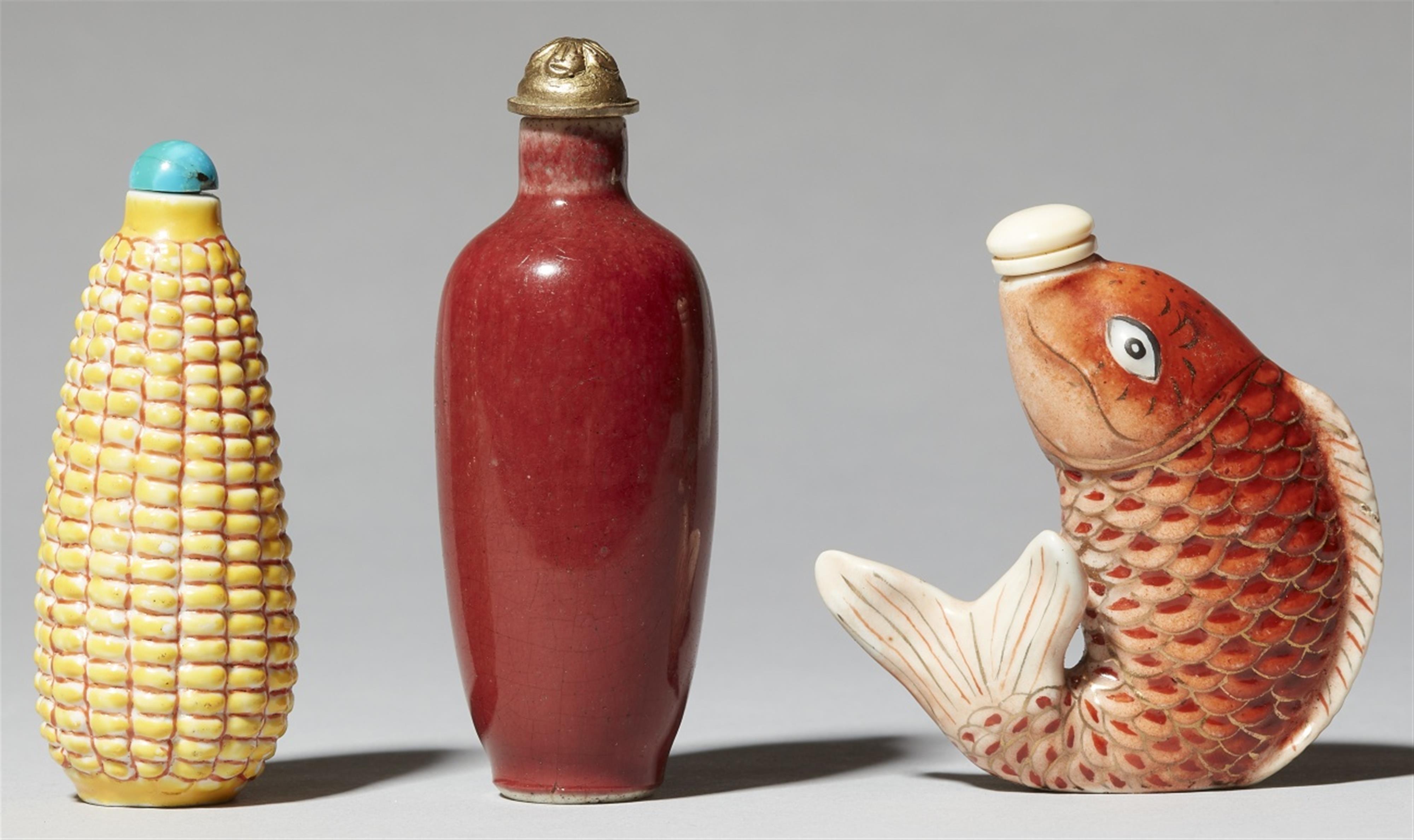 Three porcelain snuff bottles. 20th century - image-1