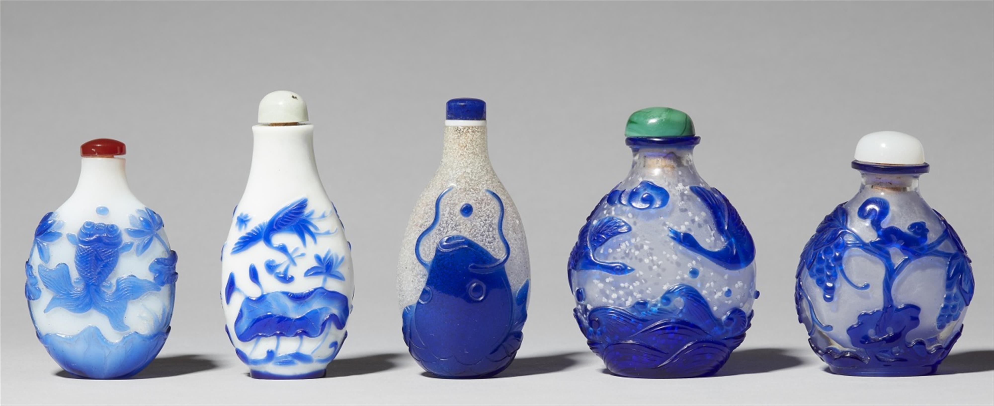 Five glass snuff bottles with blue overlay.19th century - image-1