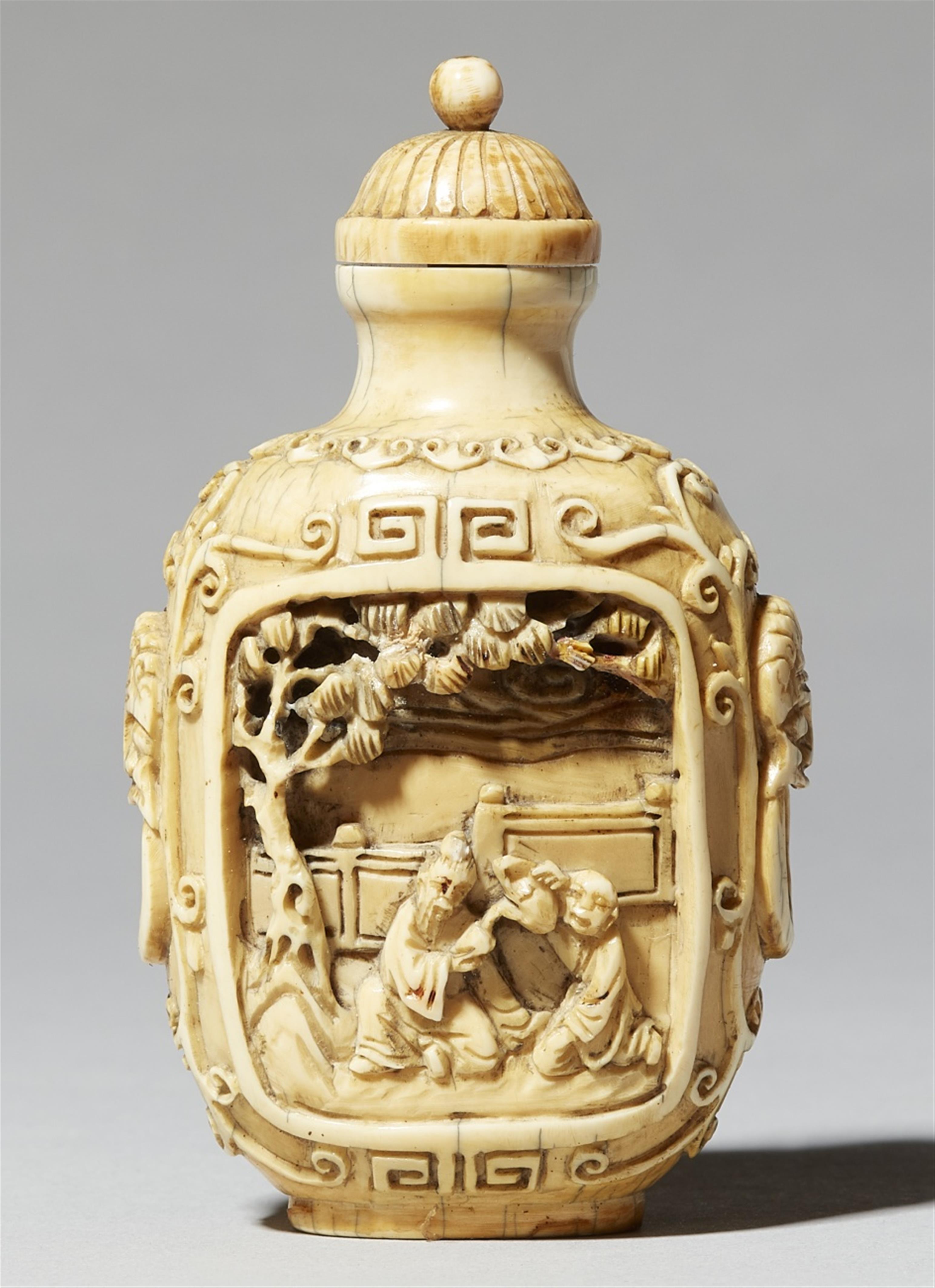 An ivory Snuff bottle. Early 20th century - image-1