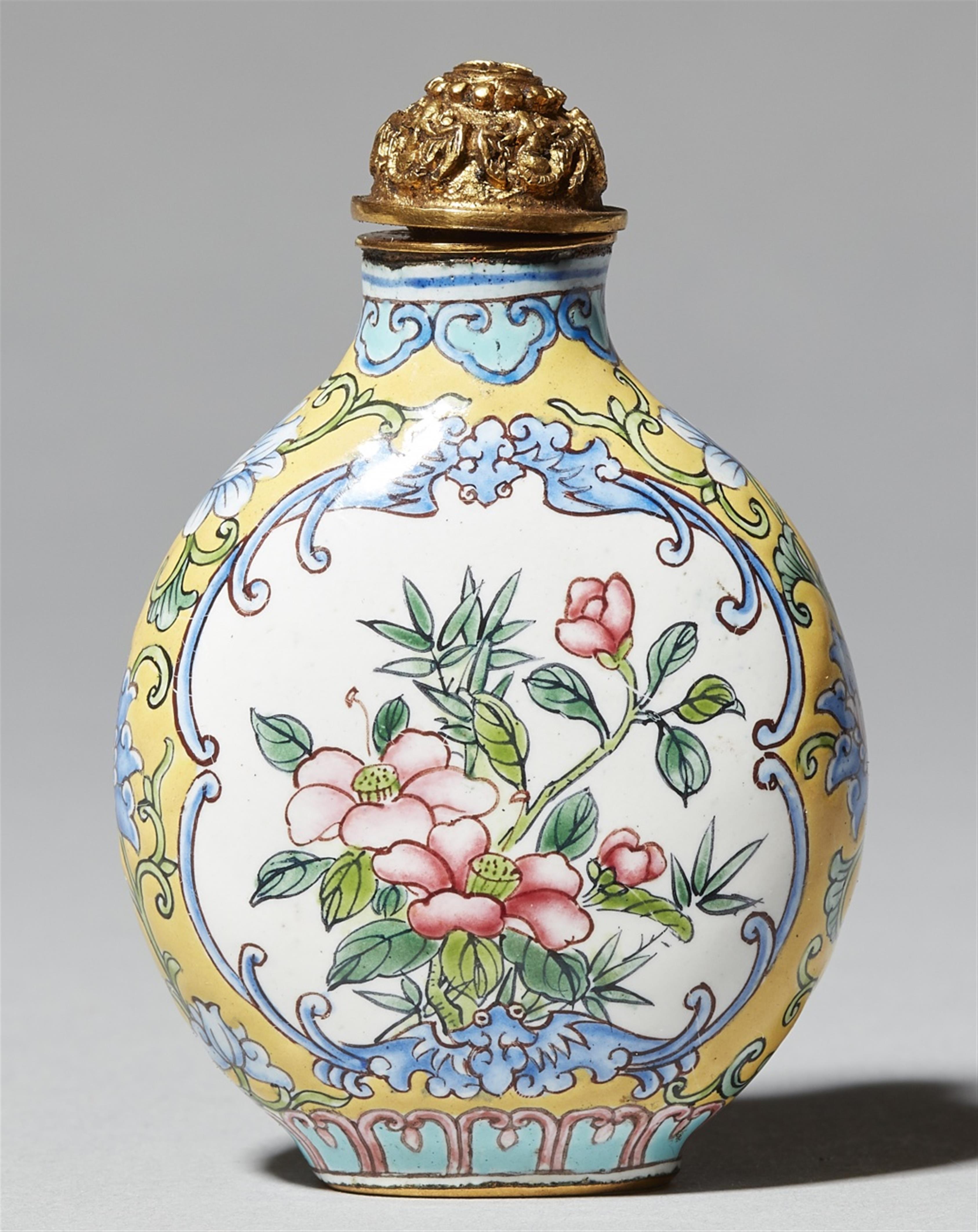 An enamelled copper snuff bottle. 19th / 20th century - image-1