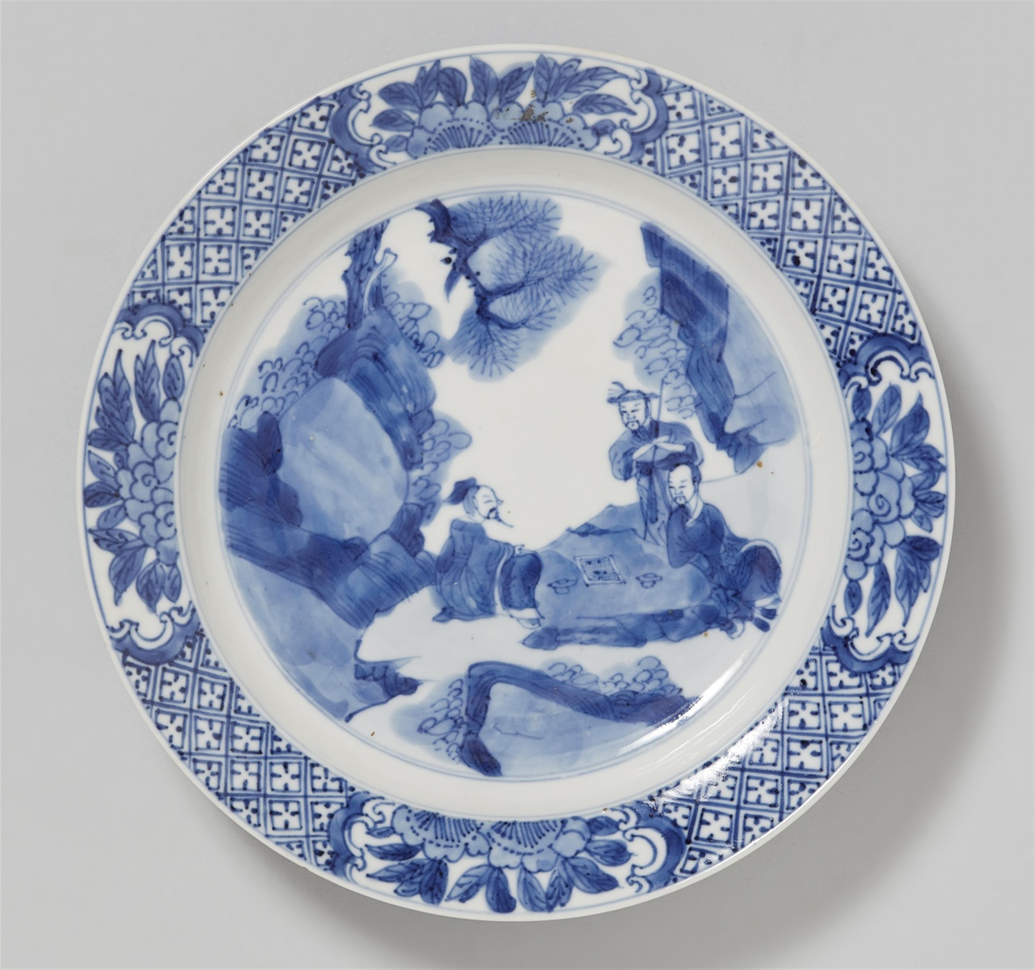 Blau-weißer Teller. Kangxi-Periode (1662-1722) - image-1