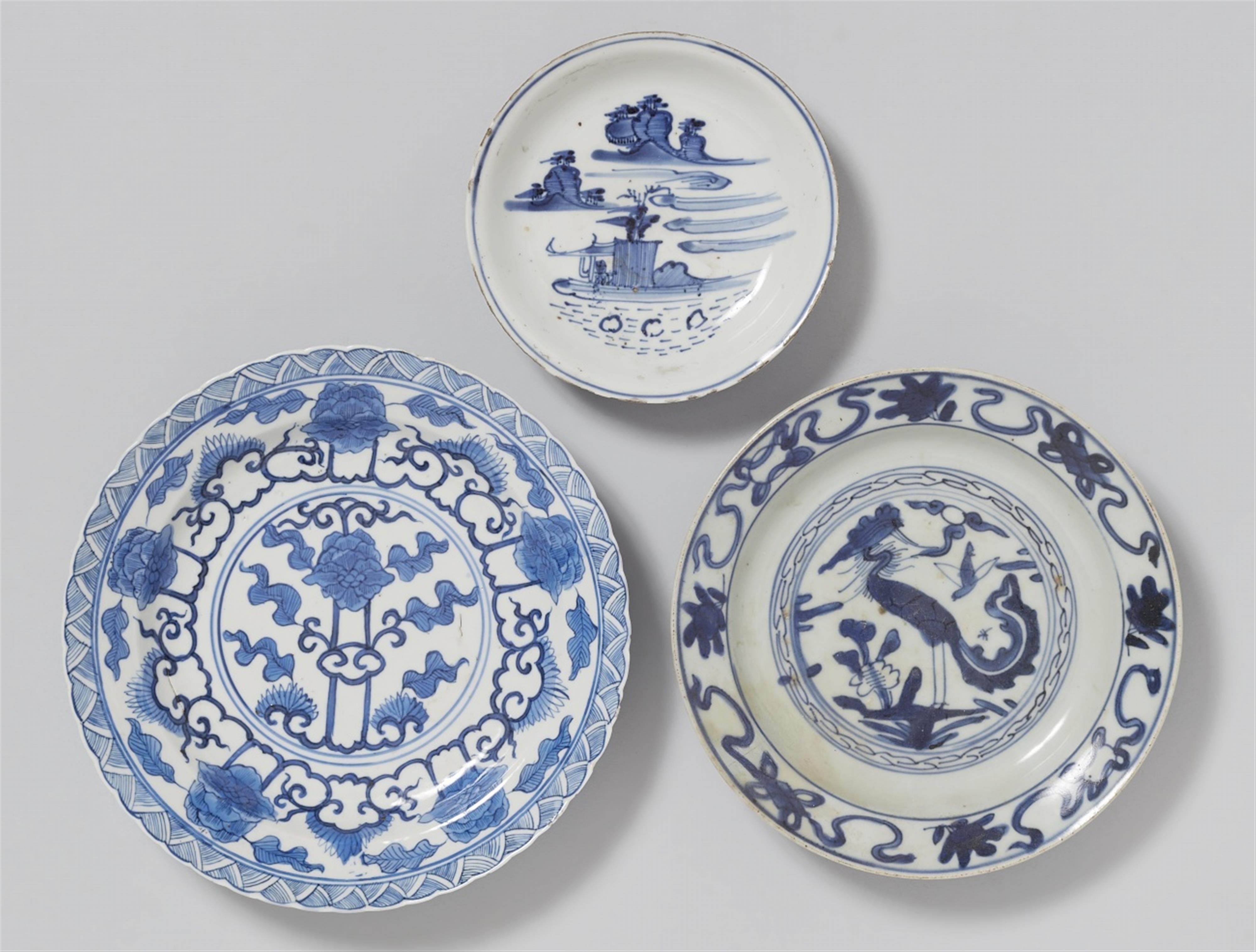 Three blue and white dishes. 17th/18th century - image-1