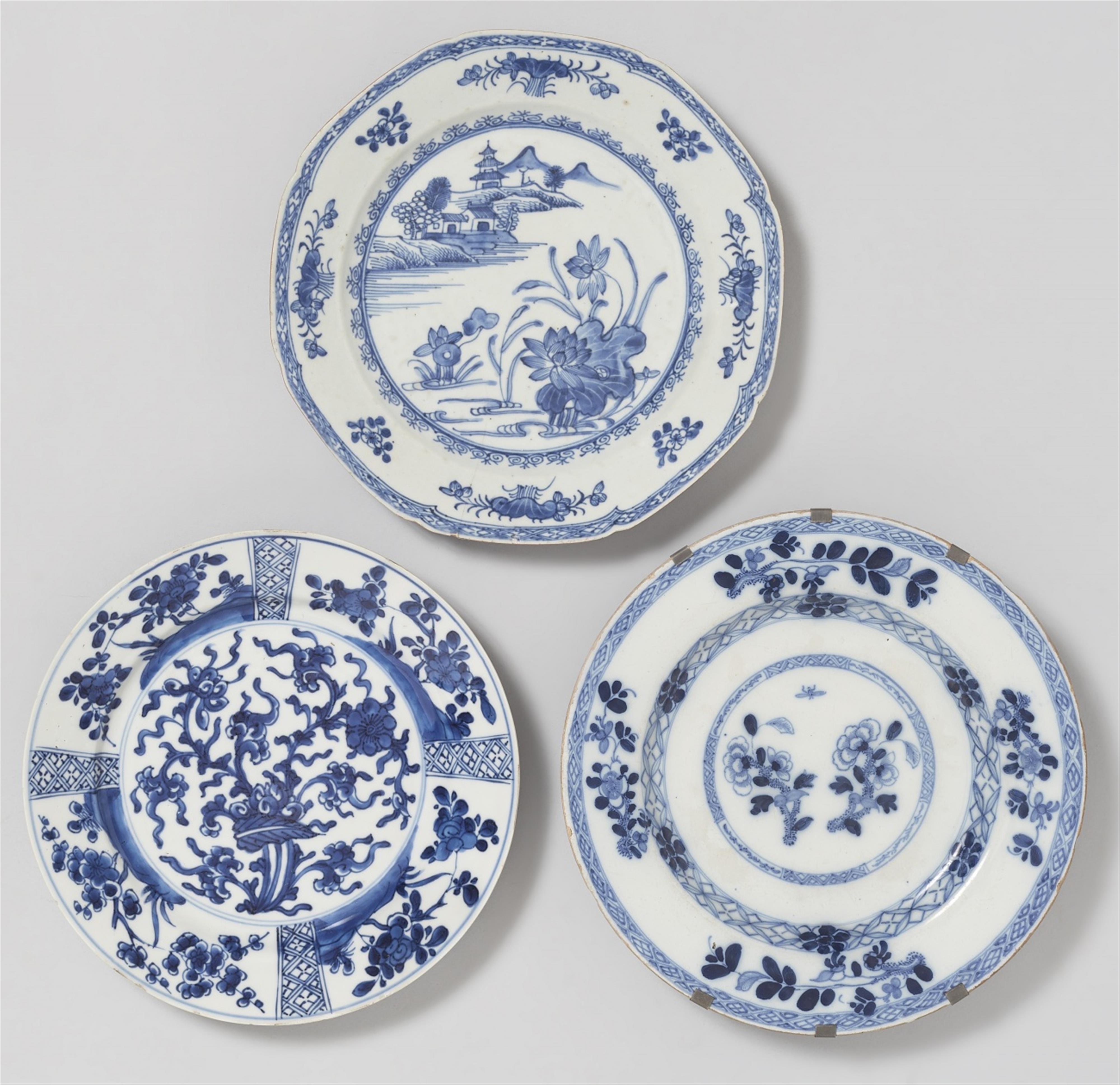 Three blue and white dishes. 18th century - image-1