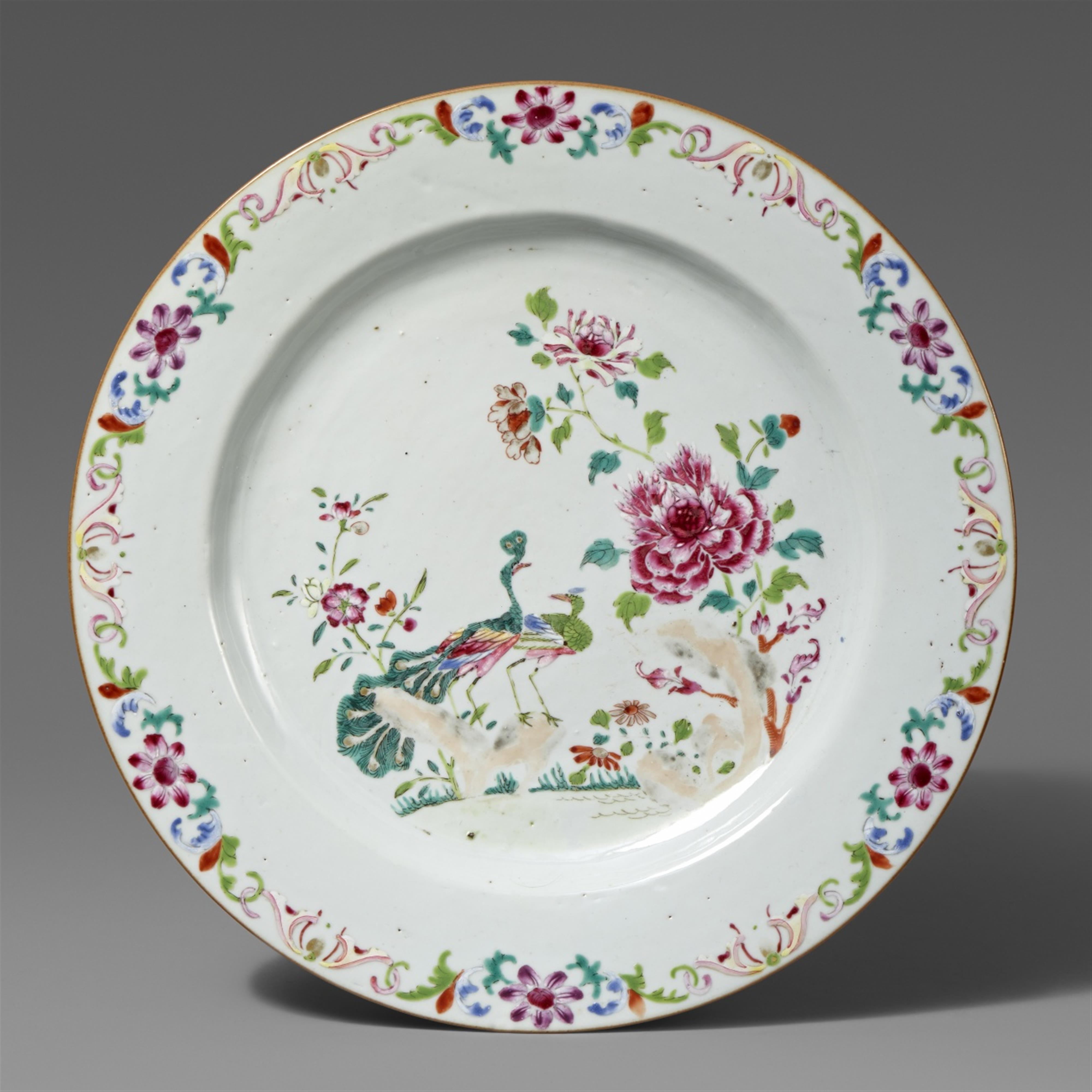 A famille rose "double peacok" dish. Qianlong period (1735-1796) - image-1
