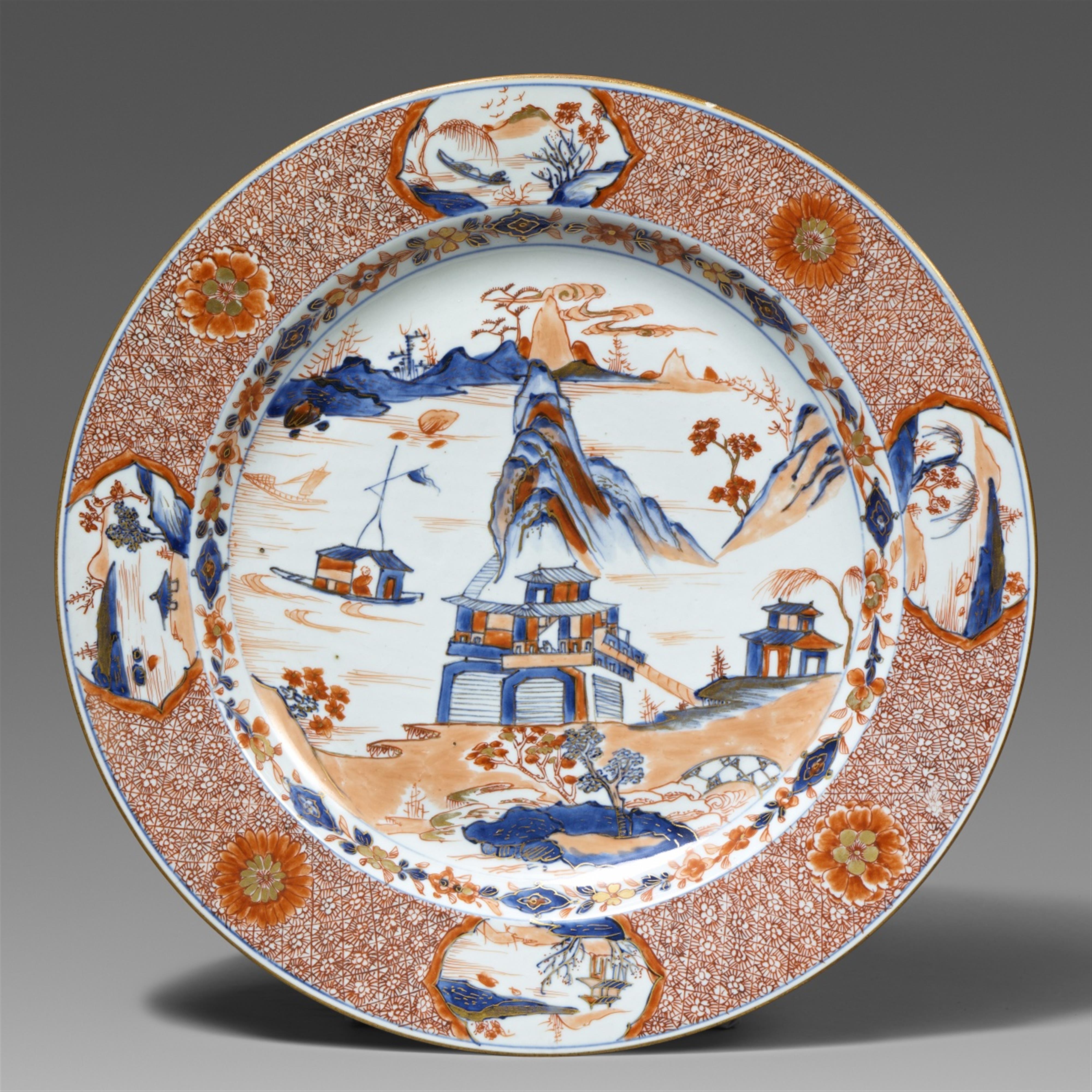 A Chinese Imari plate. Kangxi period (1662-1722) - image-1