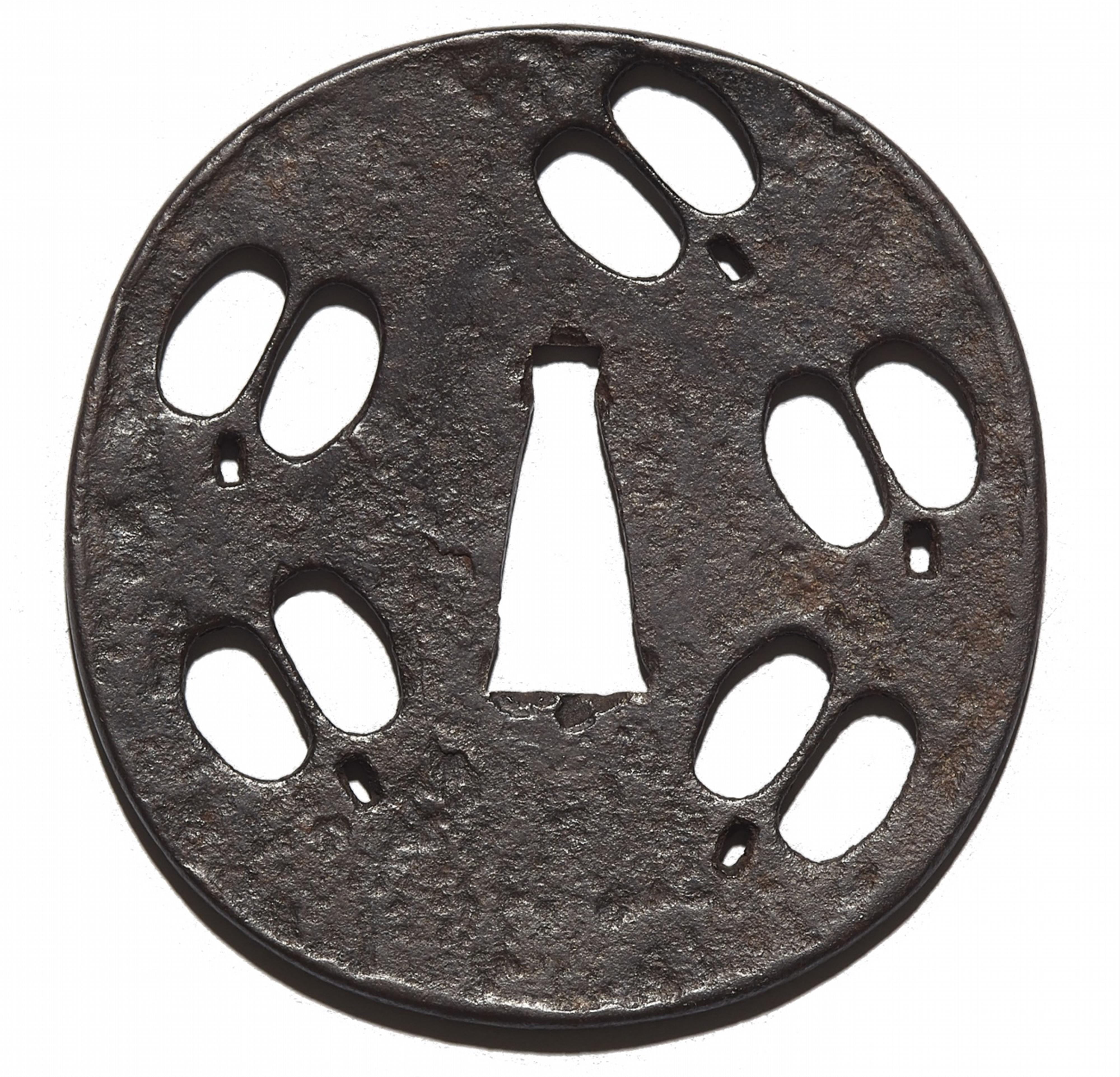 An iron ko-katchushi tsuba. 16th century - image-1