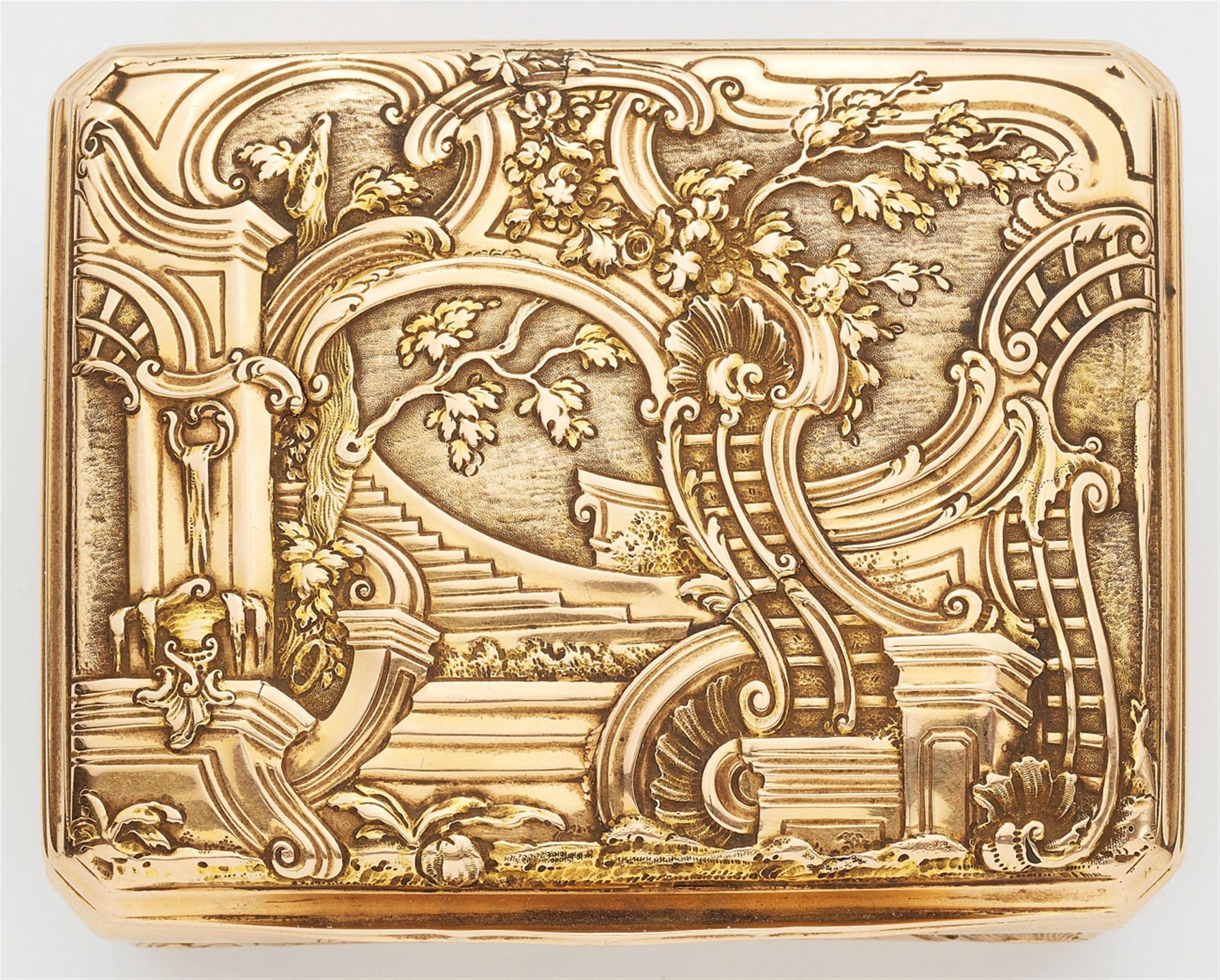 An 18k gold Frederician snuff box - image-2