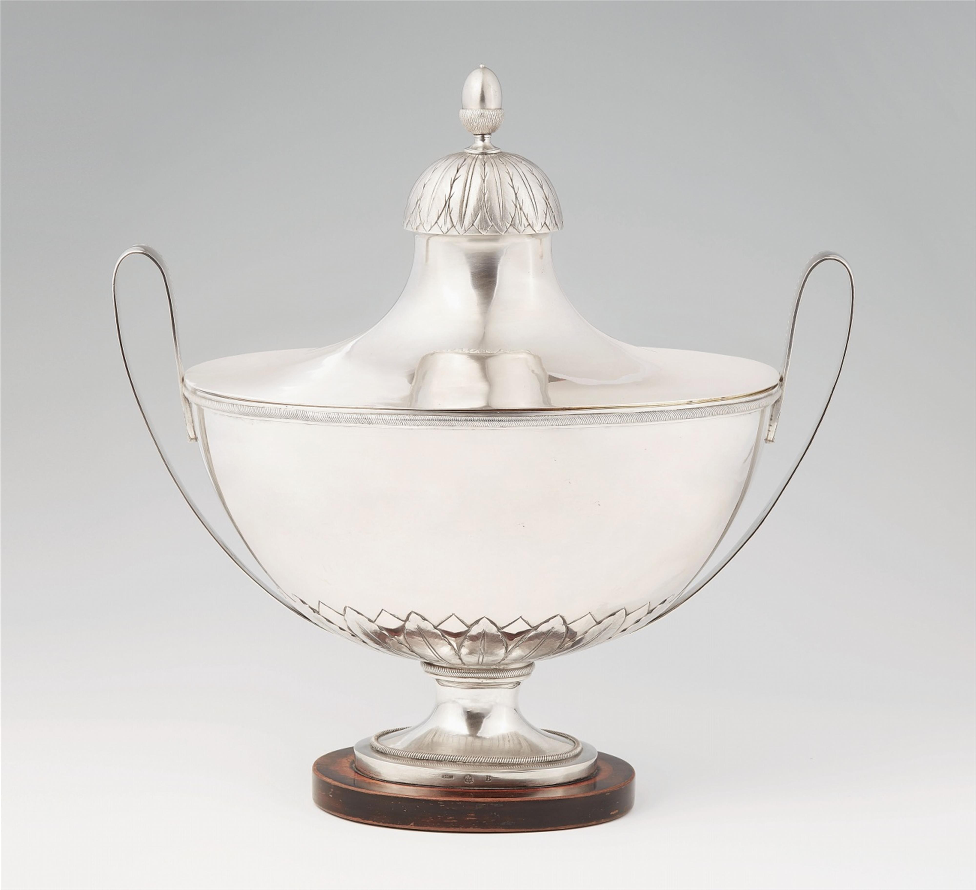 A large Potsdam silver tureen - image-1