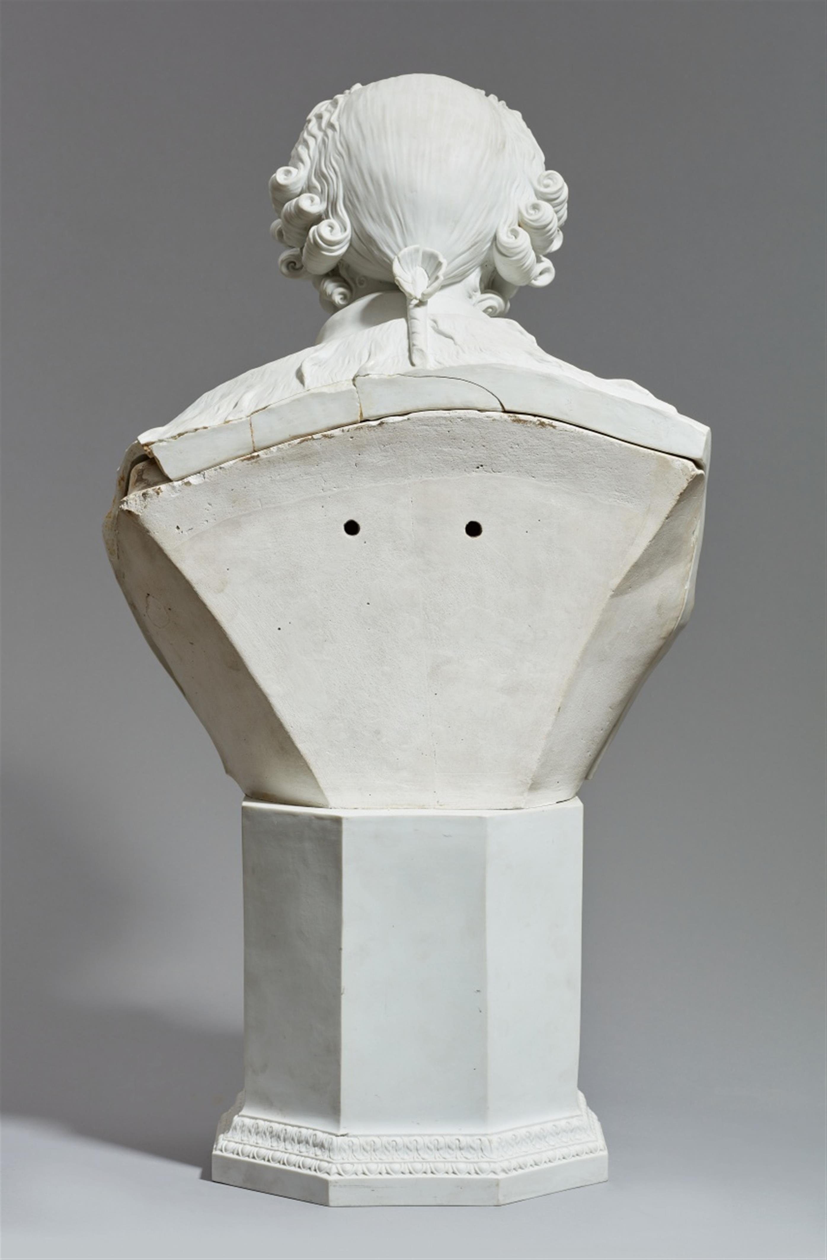 An important biscuit porcelain bust of Friedrich II - image-3