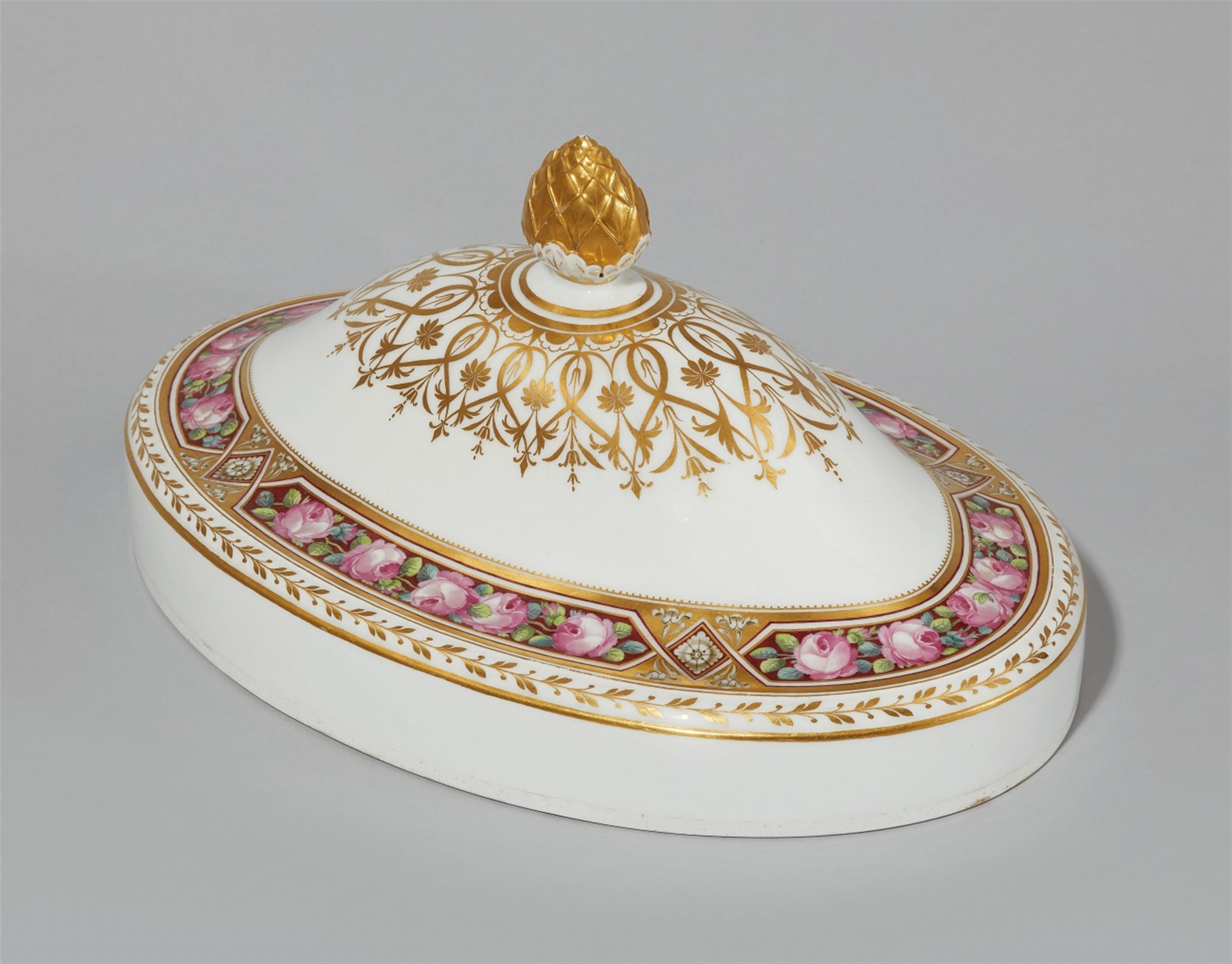 A Saint Petersburg porcelain cloche from the wedding service for Grand Duchess Maria Pavlovna - image-1