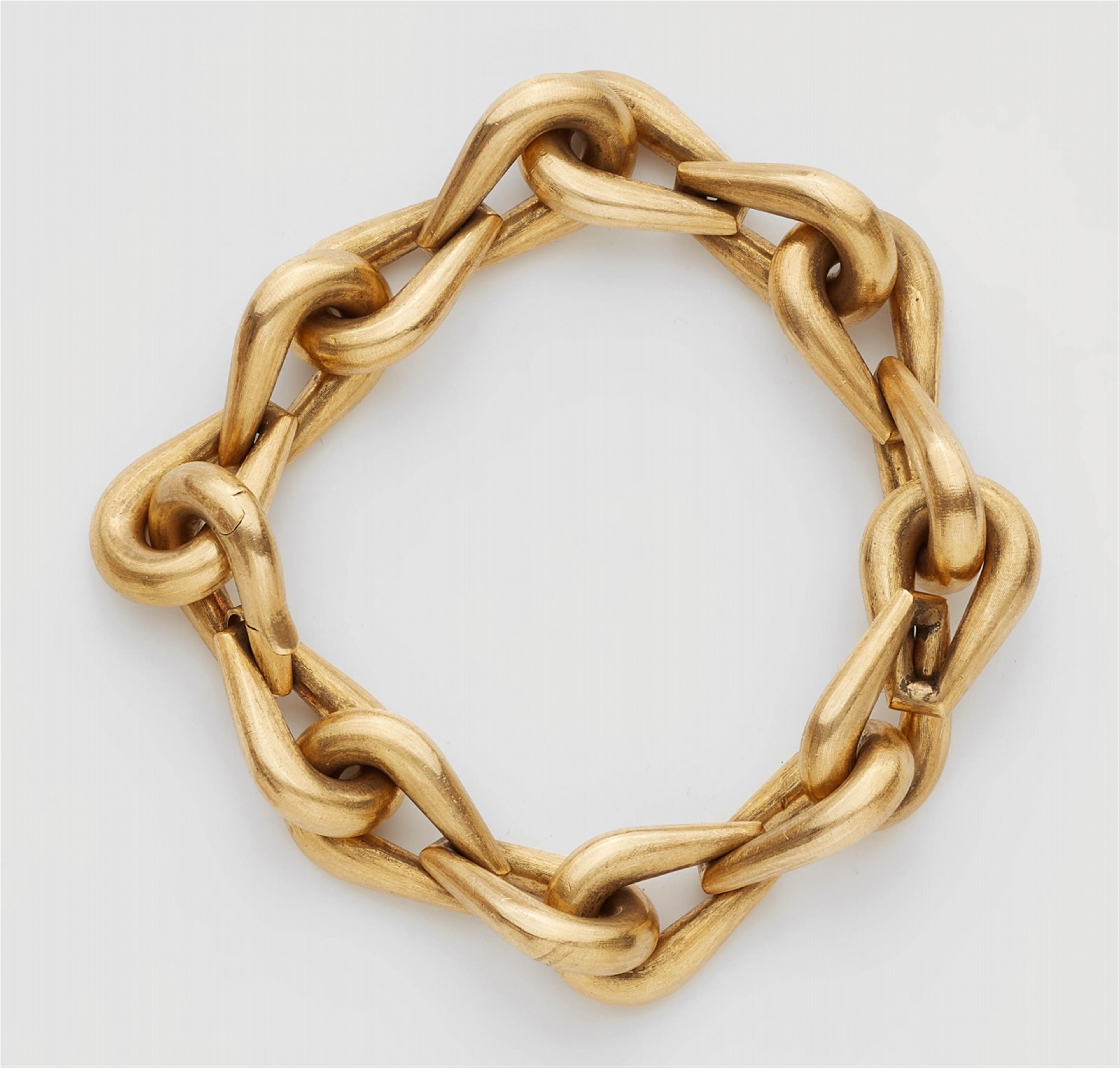 An 18k gold bracelet - image-1
