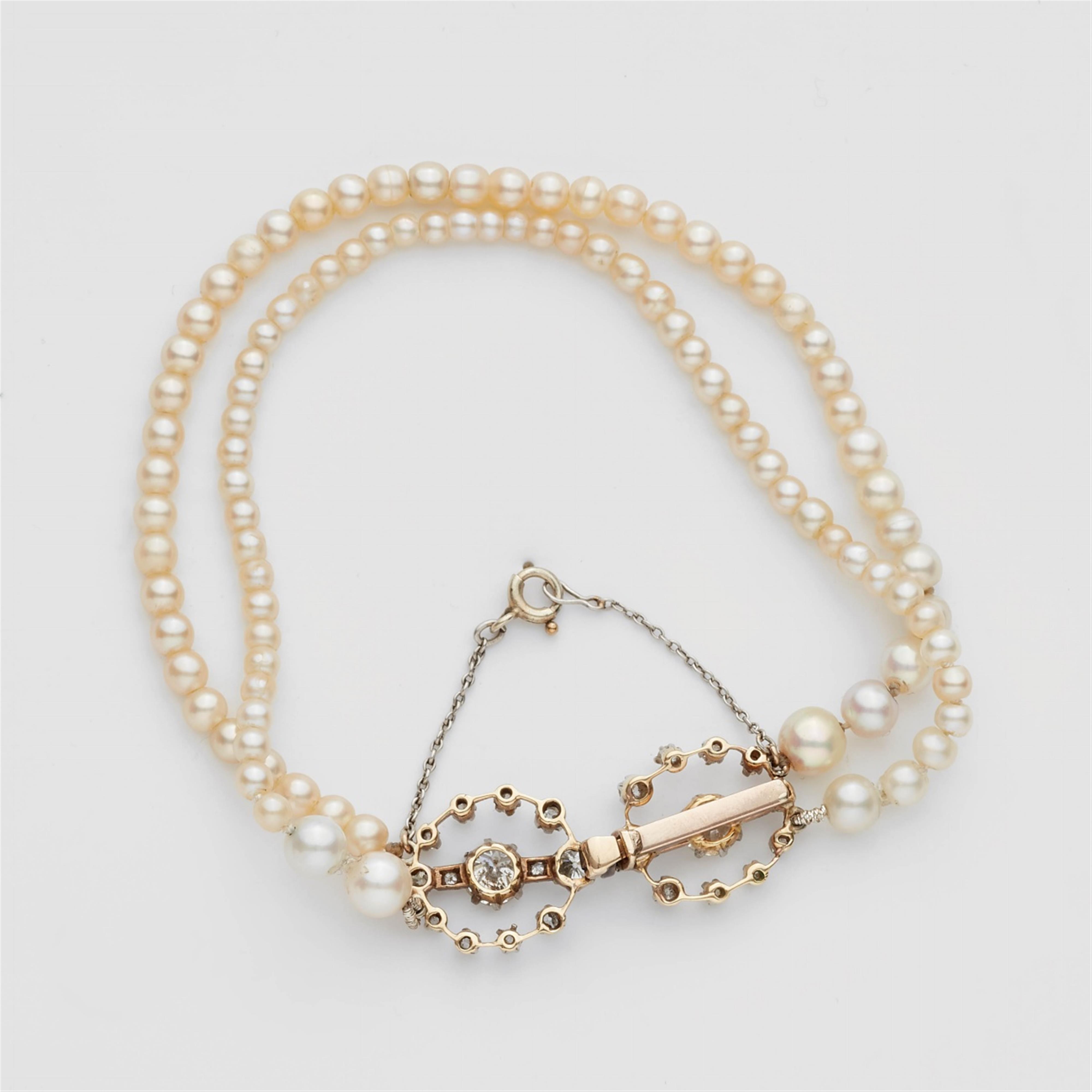 An Oriental pearl bracelet with a diamond clasp - image-2