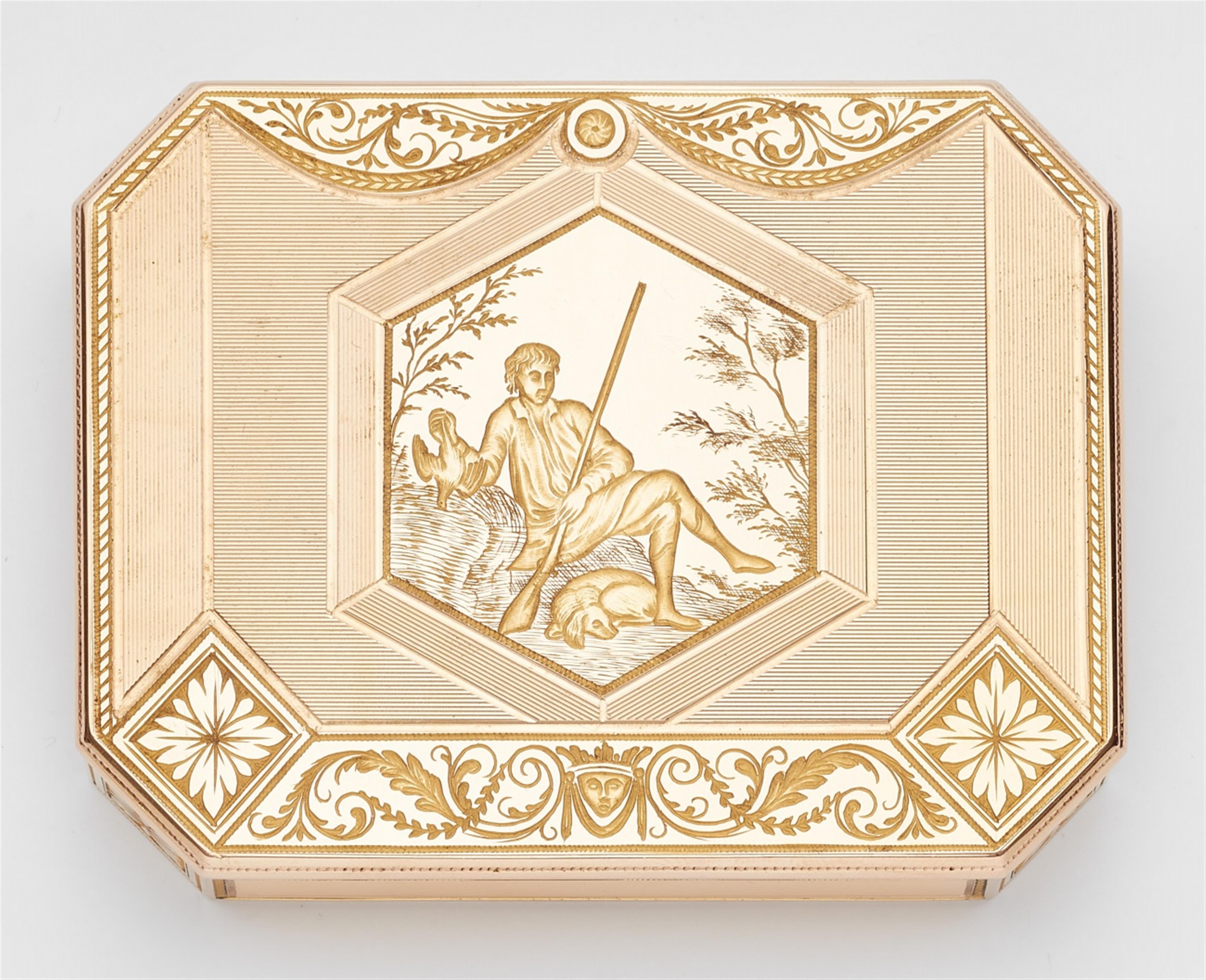 A Neoclassical 14k gold snuff box - image-1