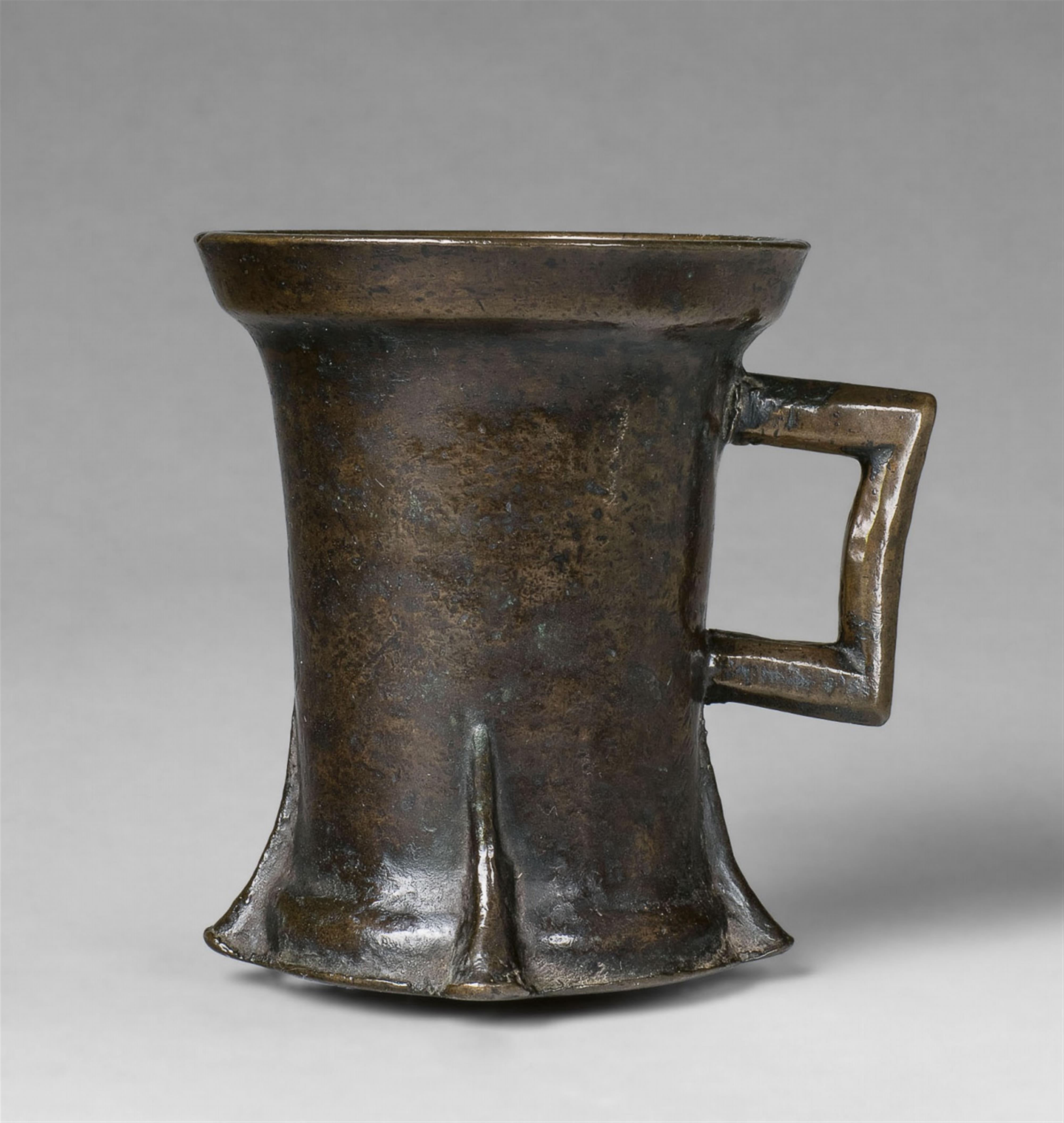 A Gothic one-handled mortar - image-1