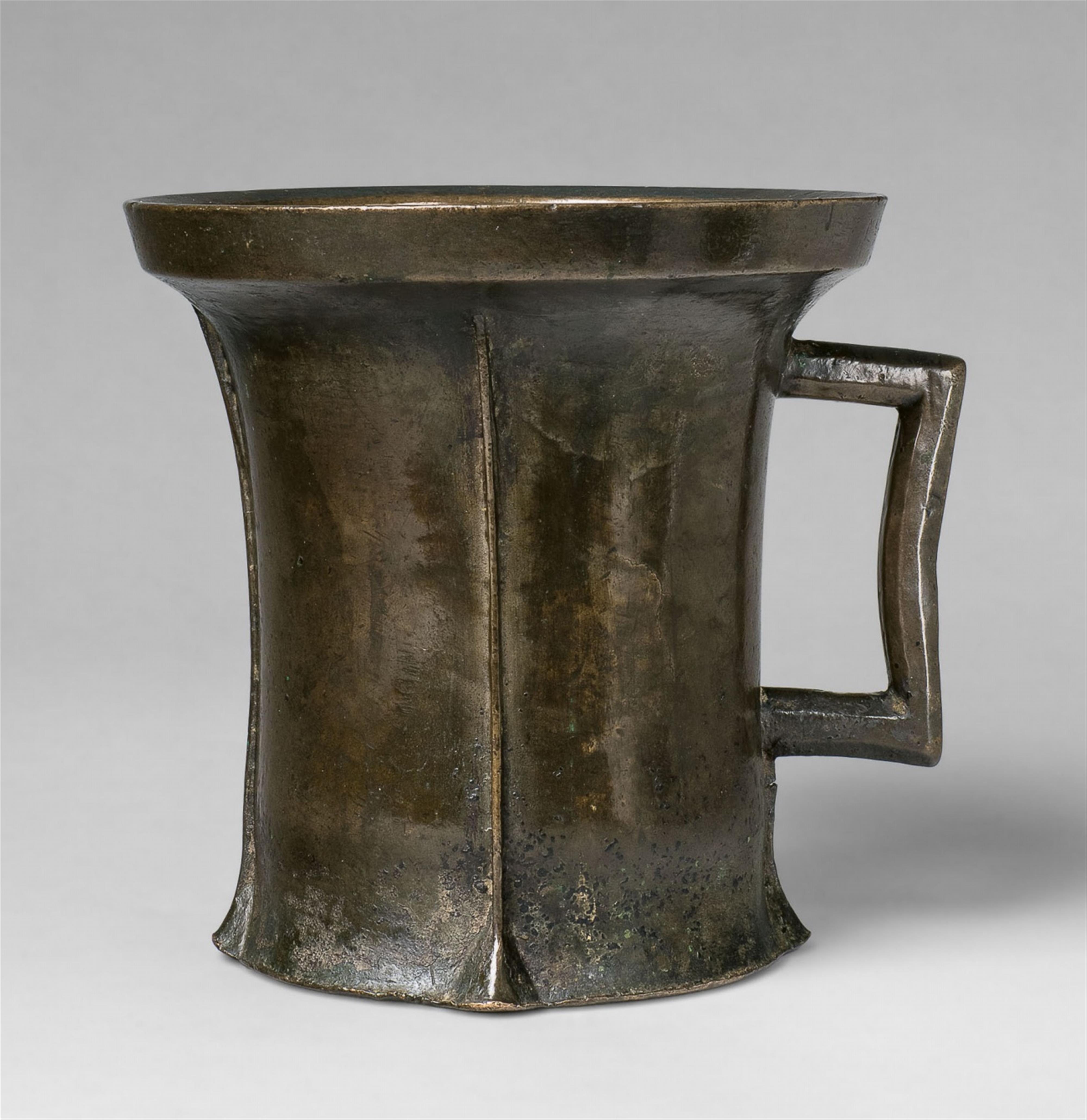 A Gothic one-handled mortar - image-1