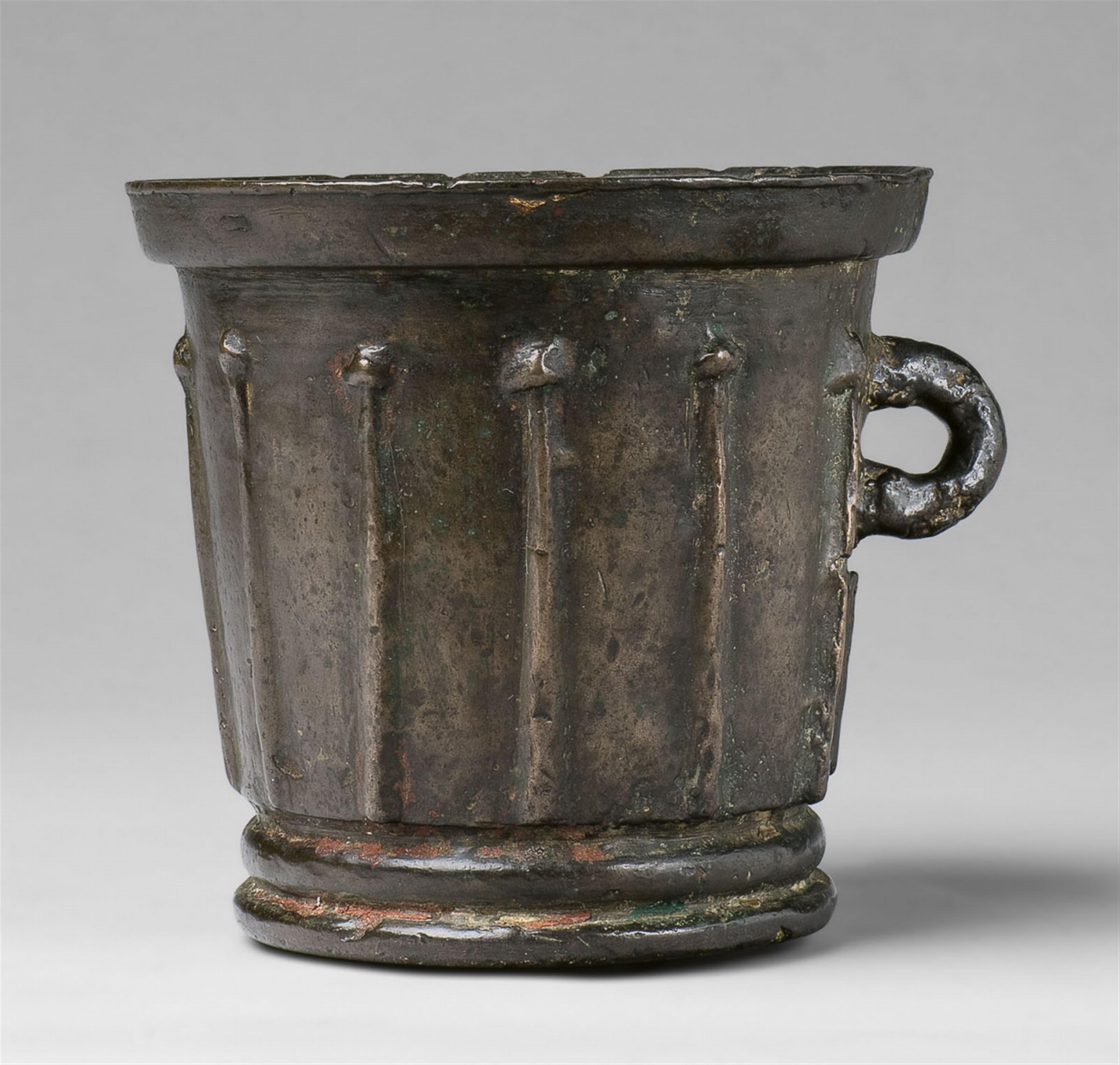 A rare one-handled mortar dated 1450 - image-1