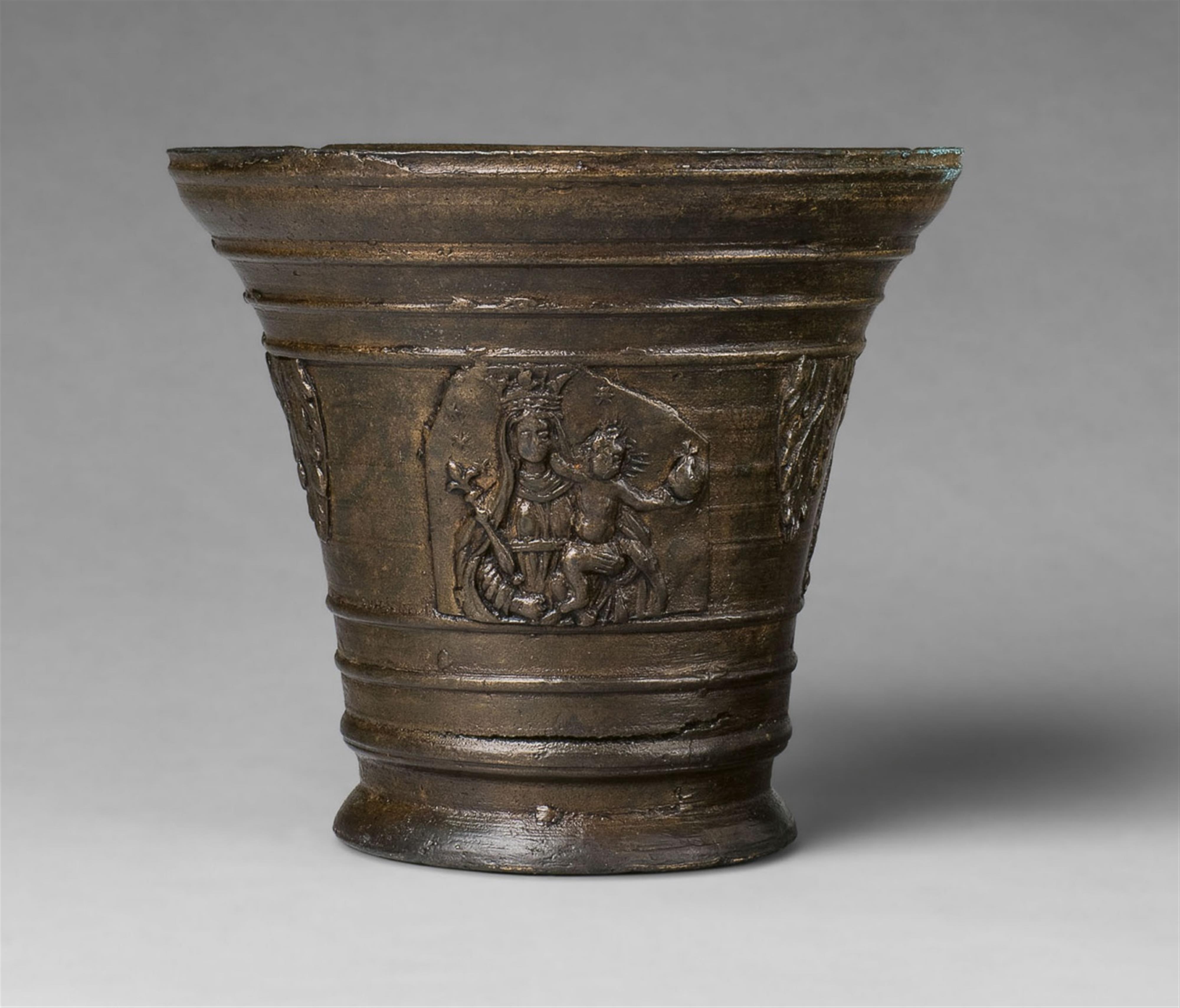 A mortar with Christian motifs - image-2