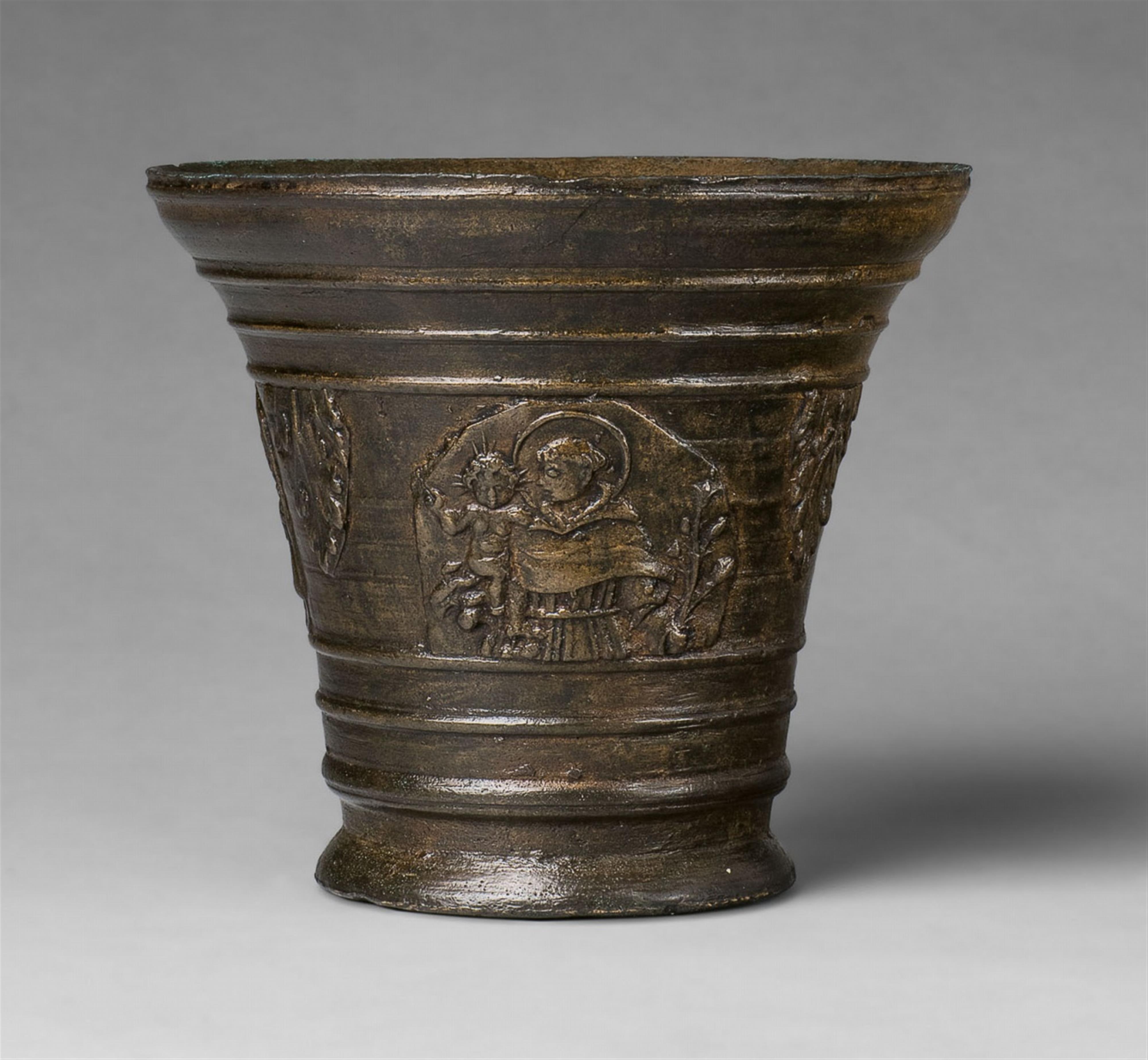 A mortar with Christian motifs - image-1