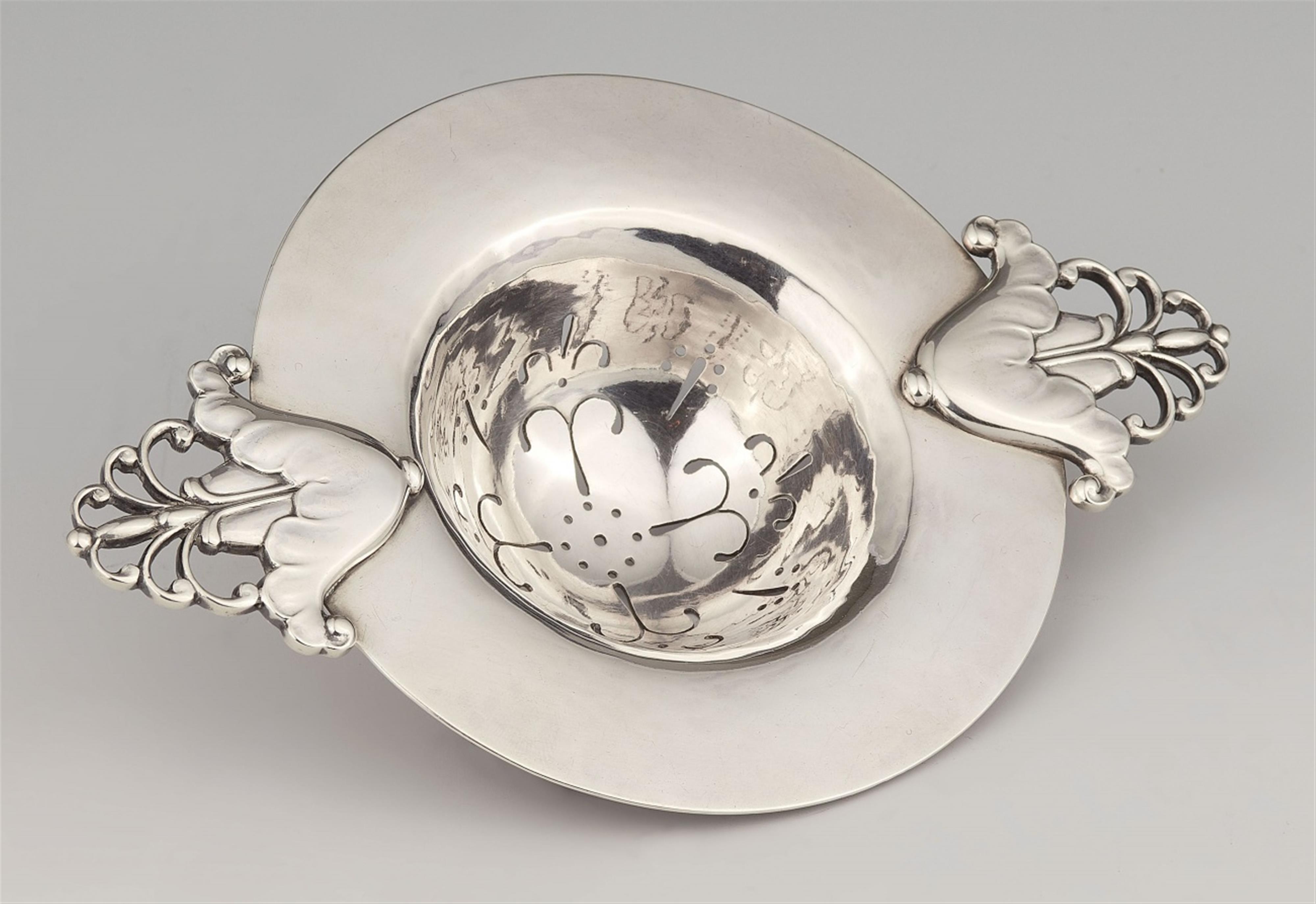 A silver tea strainer by Georg Jensen, model no. 117 - image-1