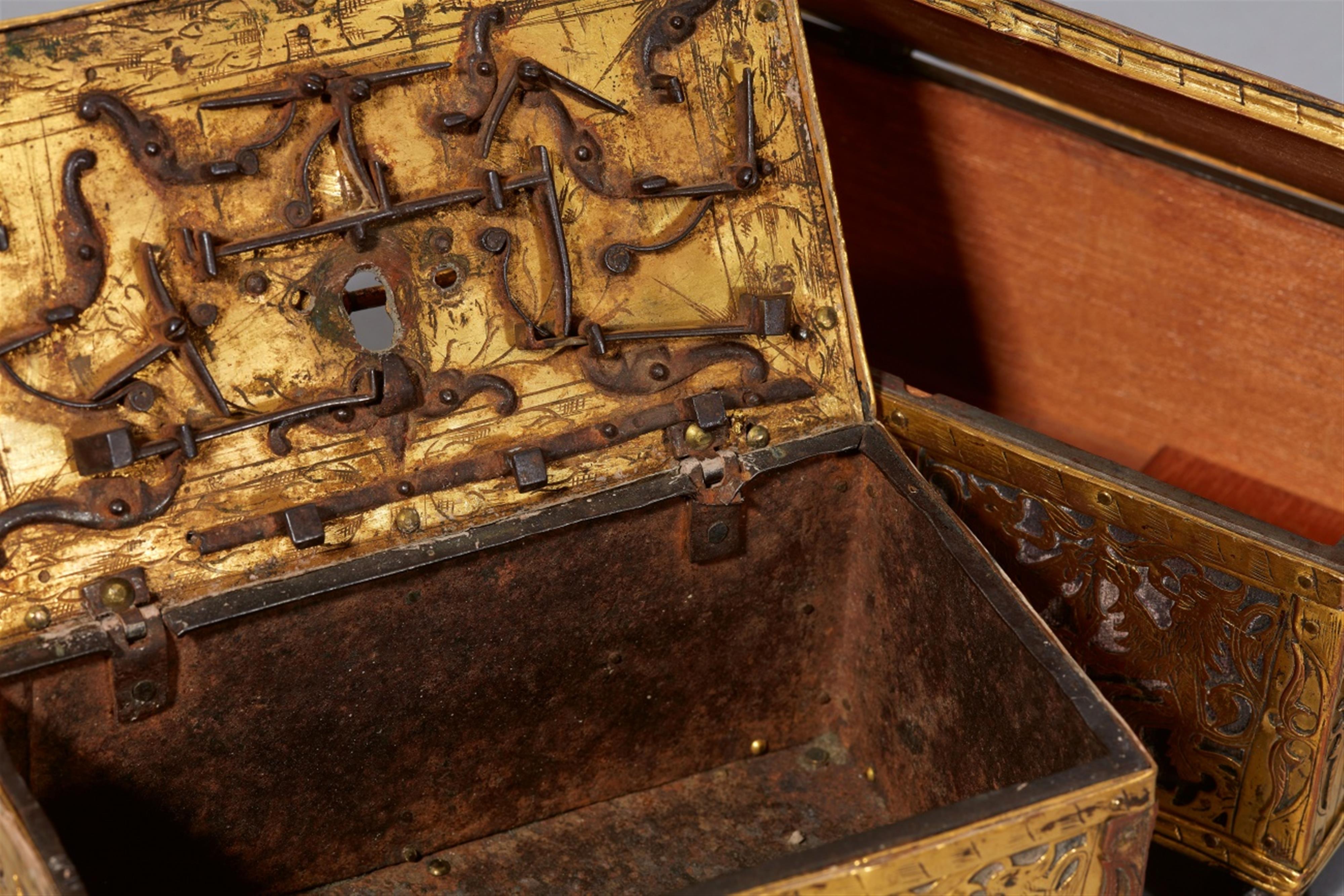 A pair of rare Baroque chests - image-2