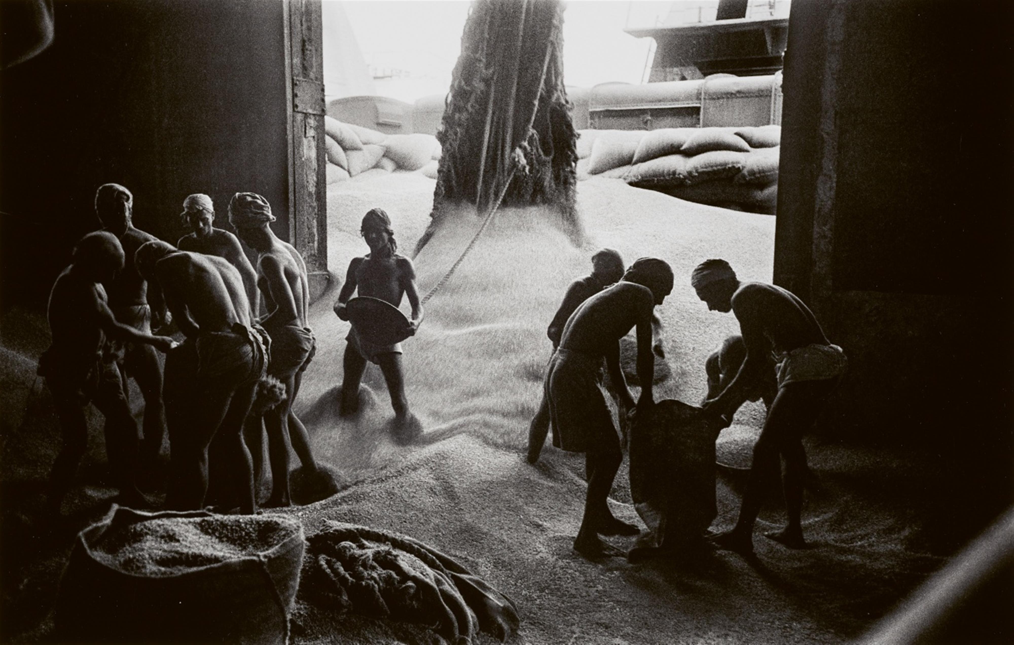 Werner Bischof - Im Hafen von Kalkutta, Indien - image-1