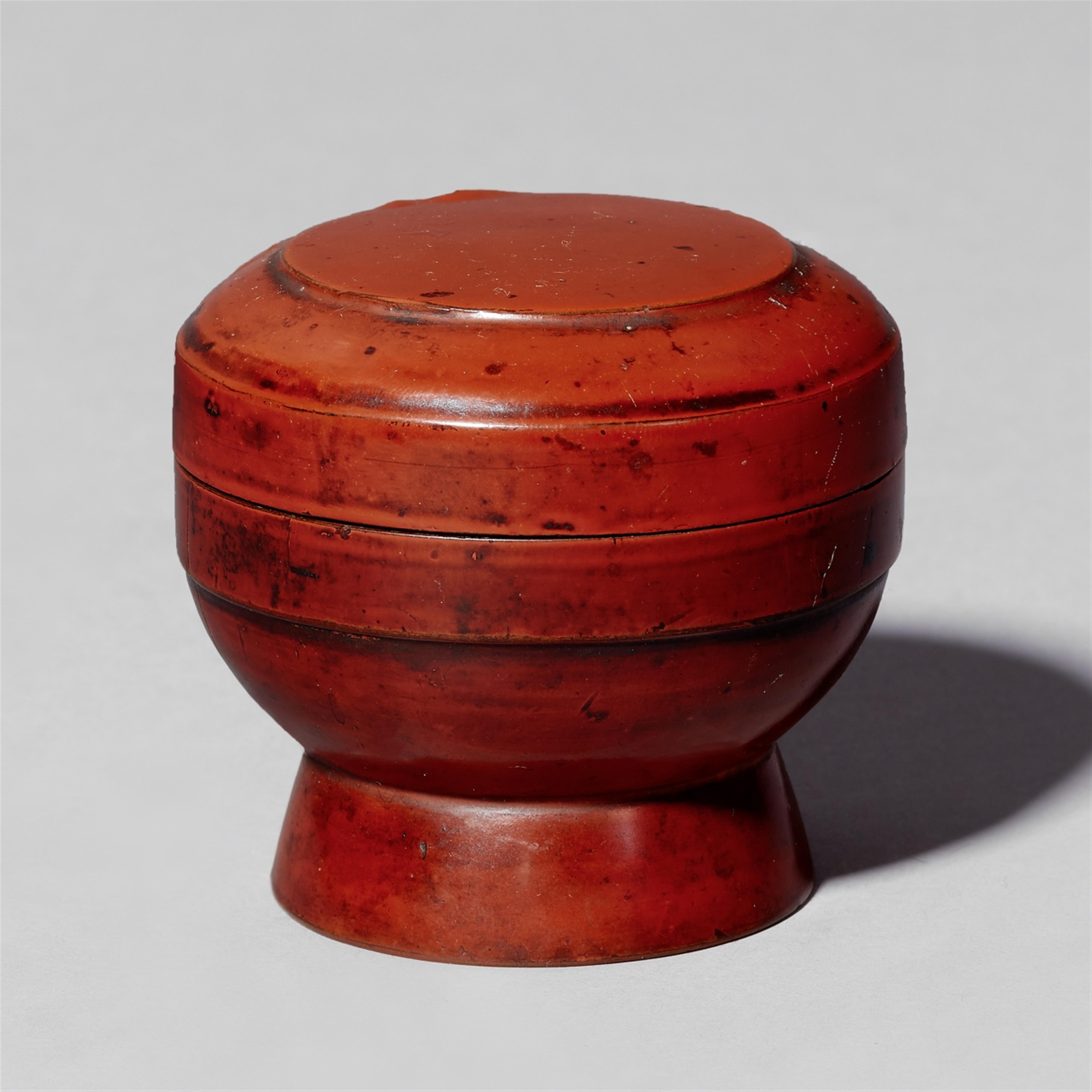 A rare small round negoro chaire. Early Edo period - image-1