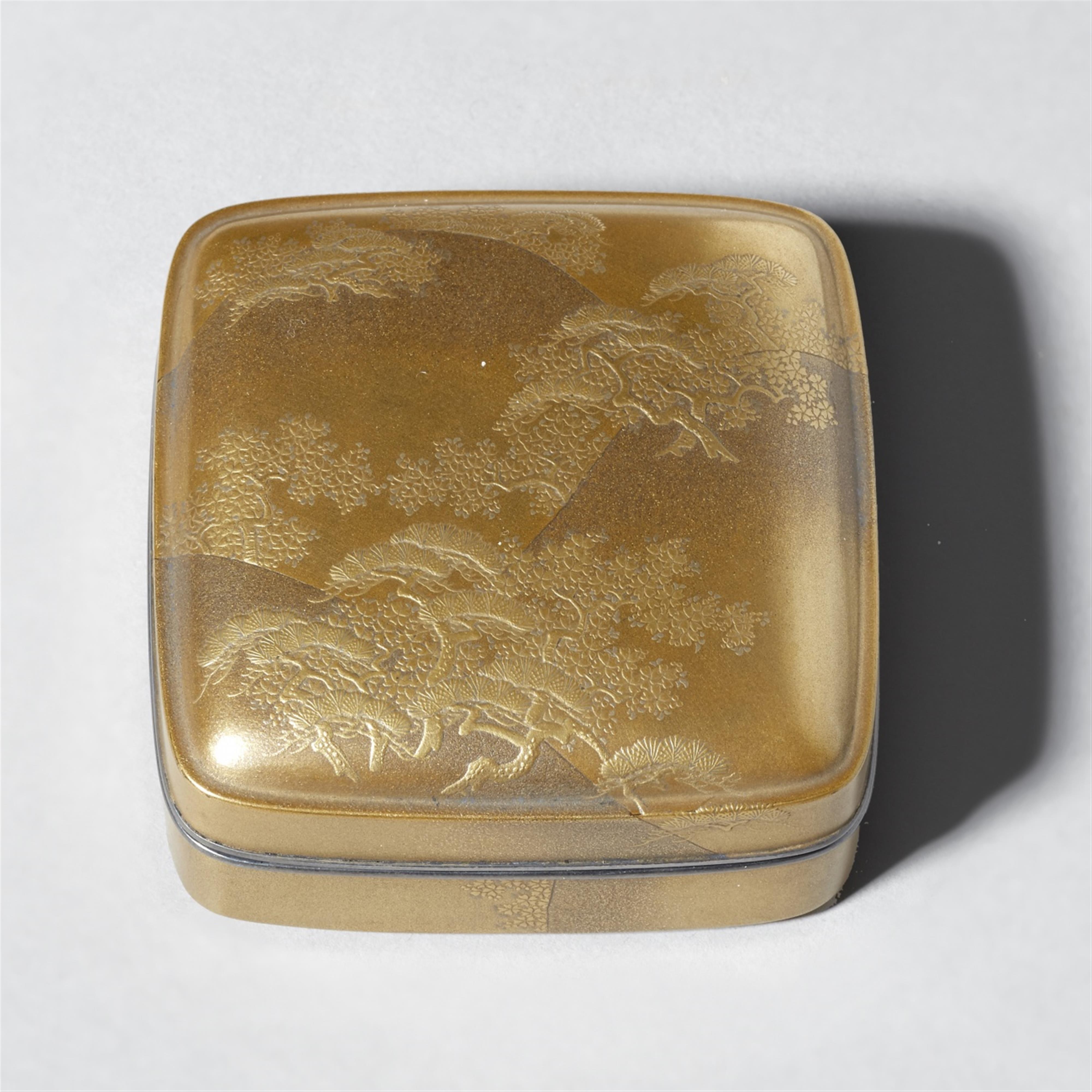 A fine gold lacquer kôgô. 19th century - image-1